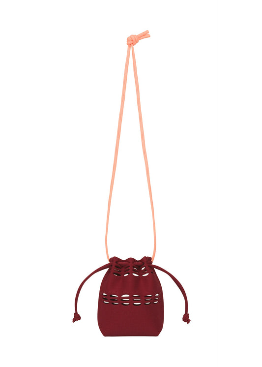 A product shot of the GOOD GOODS ISSEY MIYAKE MOKKO POCKET BI-COLOR bag in bordeaux.