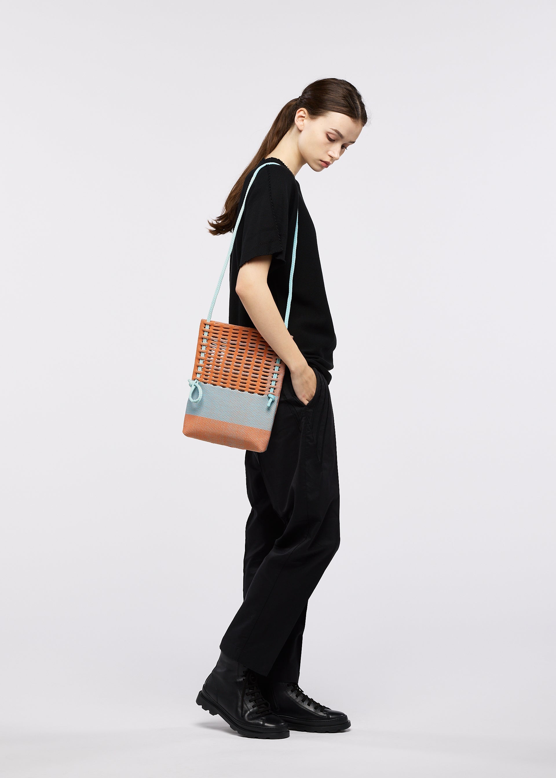 【ISSEY MIYAKE GOODS GOODS】MOKKO ショルダー MOKKO KNOT Black Mix – ISSEY MIYAKE EU