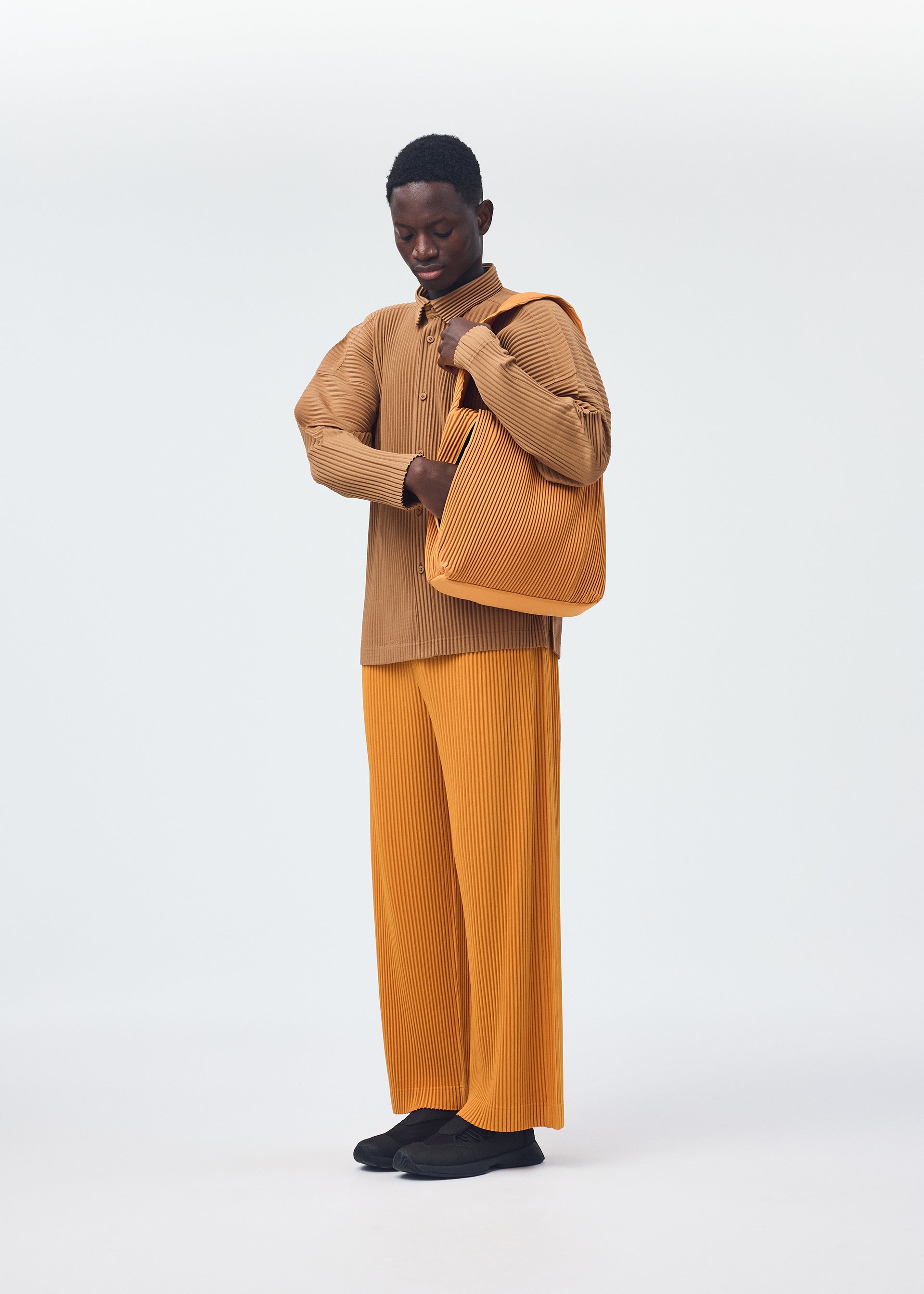 ROUNDED SQUARE BAG – ISSEY MIYAKE EU