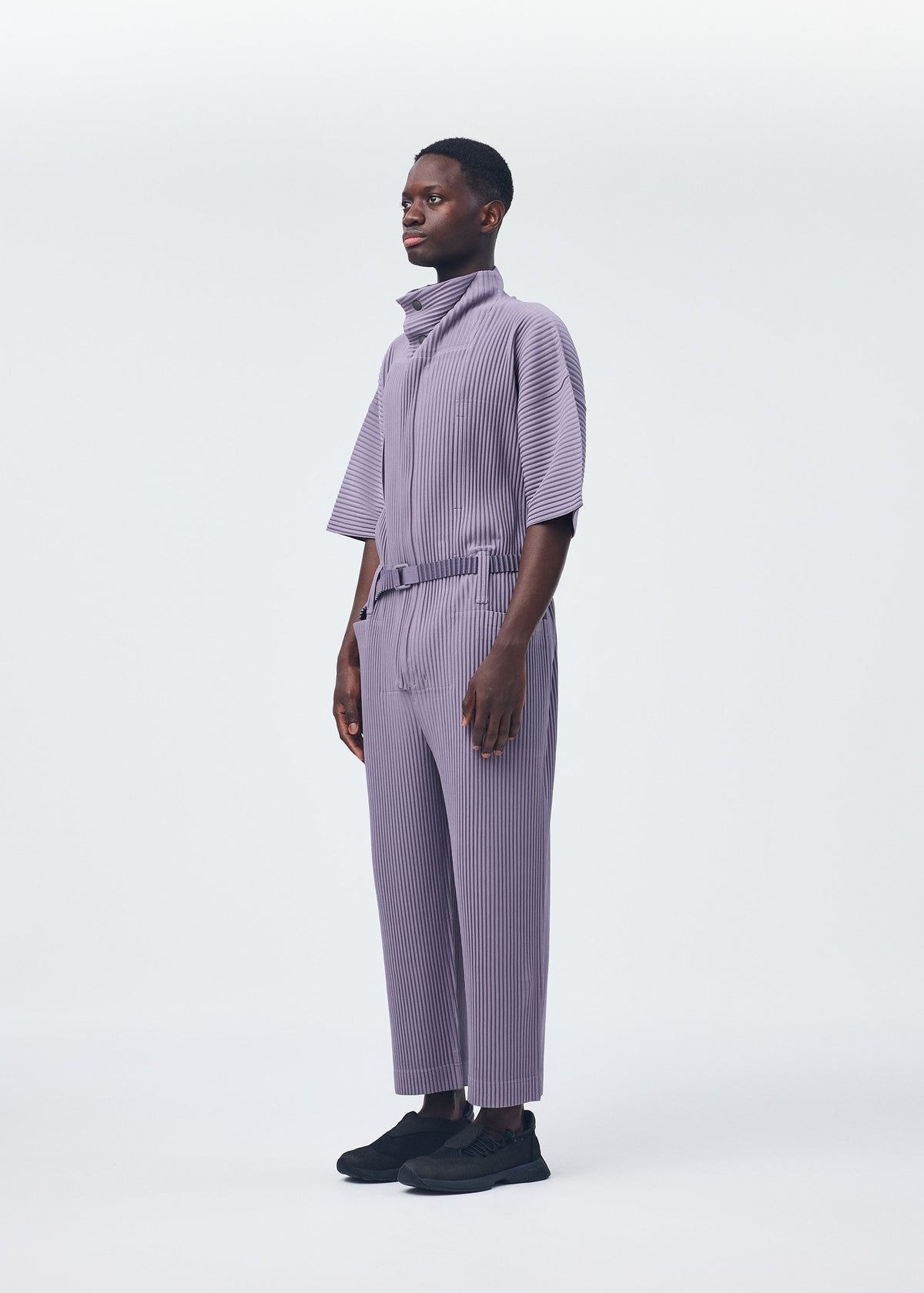 A model wears the Homme Plisse Issey Miyake PLEATS BELT belt.