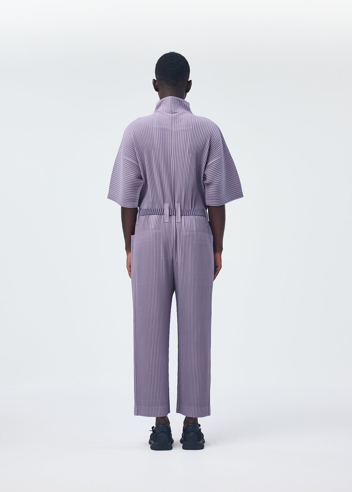 A model wears the Homme Plisse Issey Miyake PLEATS BELT belt.