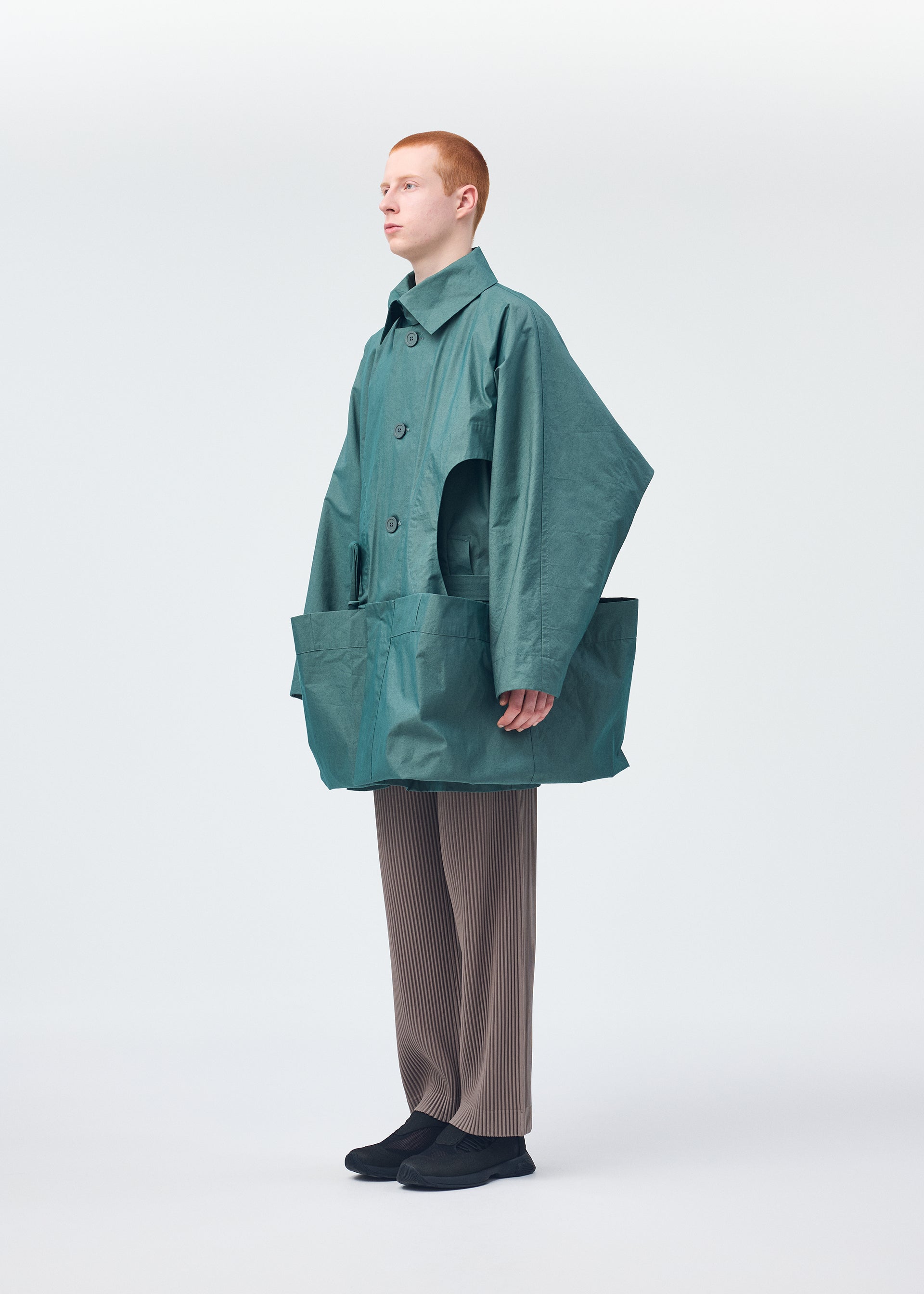 CAVITY COAT Coat Black – ISSEY MIYAKE EU