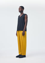 A model wears the Homme Plisse Issey Miyake EDGE ENSEMBLE trousers.