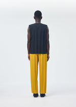 A model wears the Homme Plisse Issey Miyake EDGE ENSEMBLE trousers.