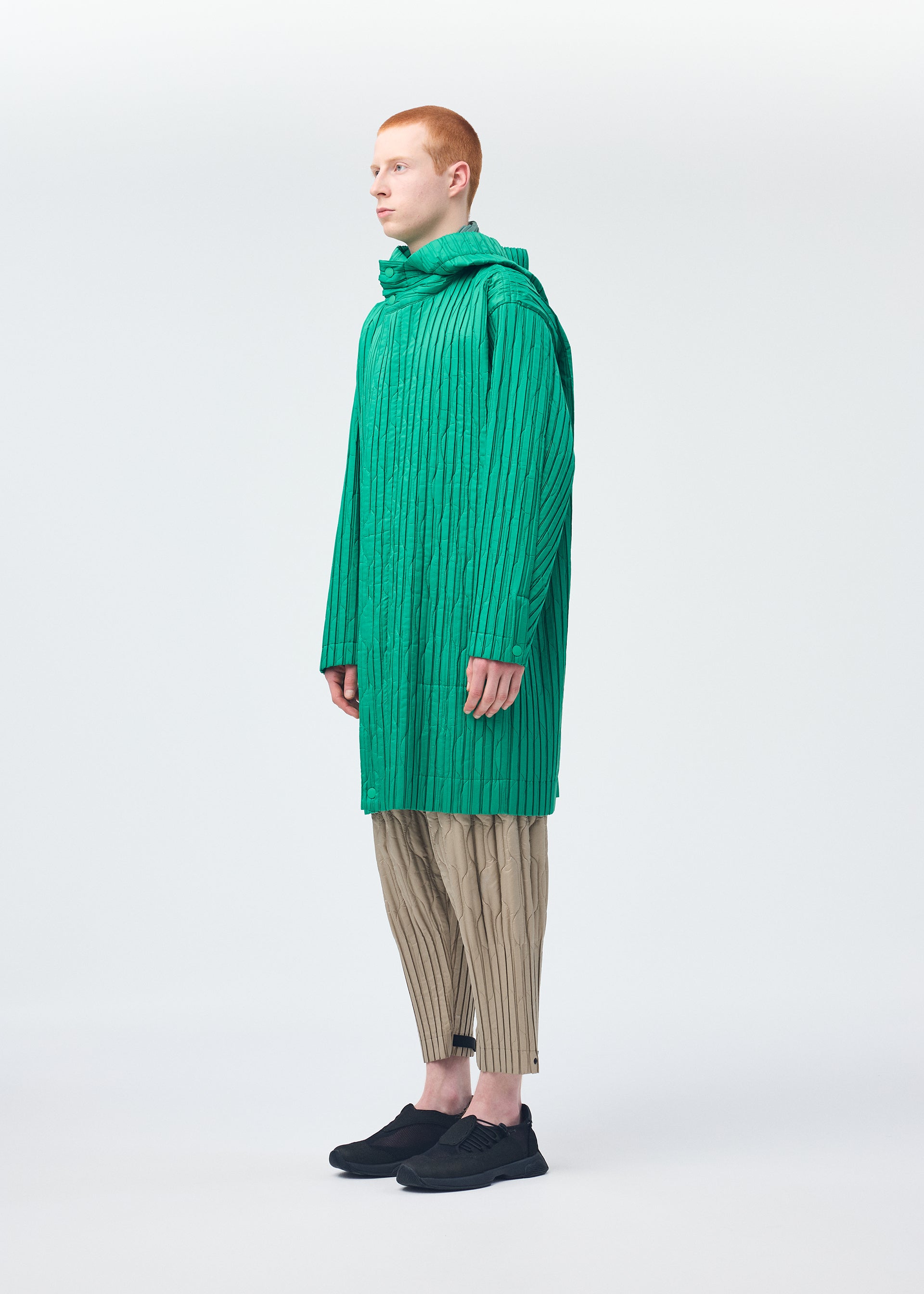 A model wears the Homme Plisse Issey Miyake PADDED PLEATS prêt à porter.