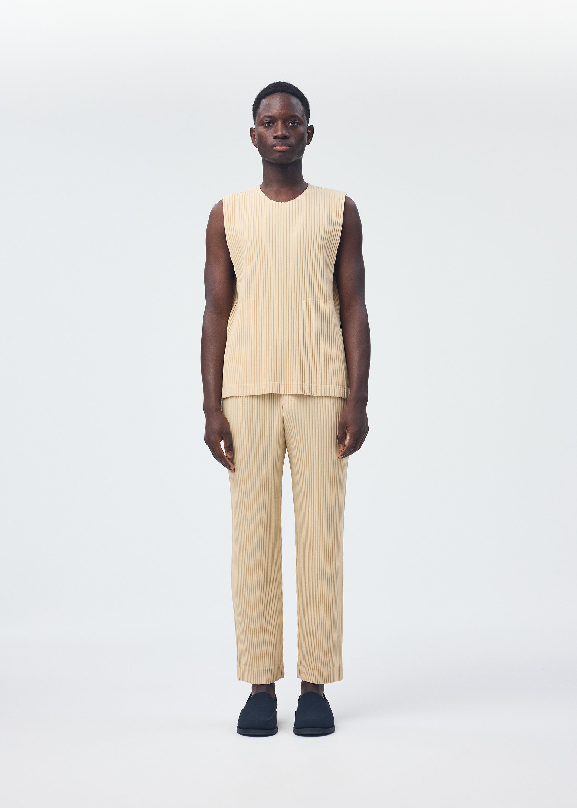 TAILORED PLEATS 2 Vest Mangan Green – ISSEY MIYAKE EU