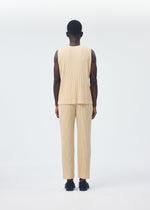 A model wears the Homme Plisse Issey Miyake TAILORED PLEATS 2 prêt à porter.