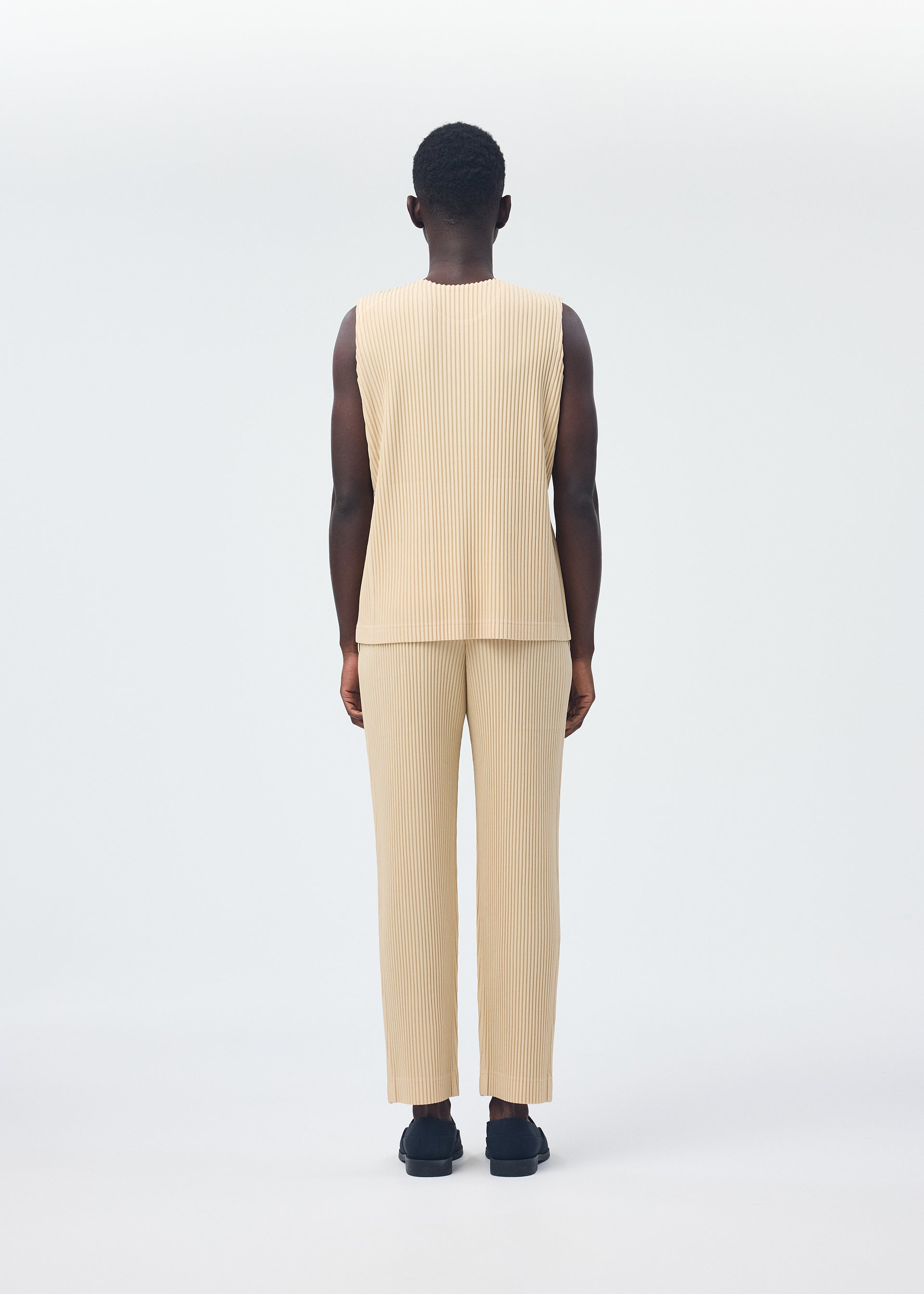 TAILORED PLEATS 2 Vest Mangan Green – ISSEY MIYAKE EU