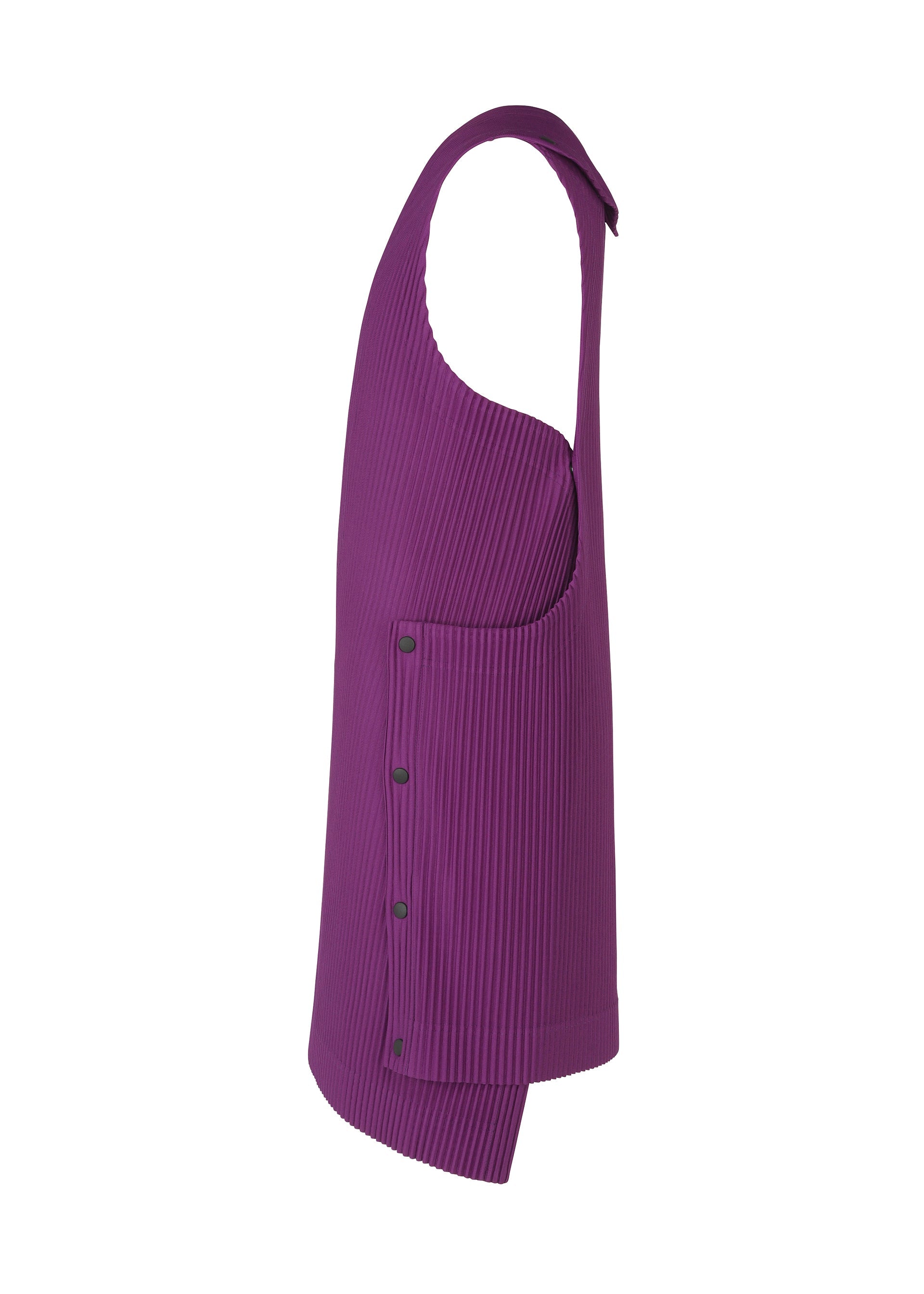 A detail shot of the HOMME PLISSÉ ISSEY MIYAKE STONE CLOUD vest.