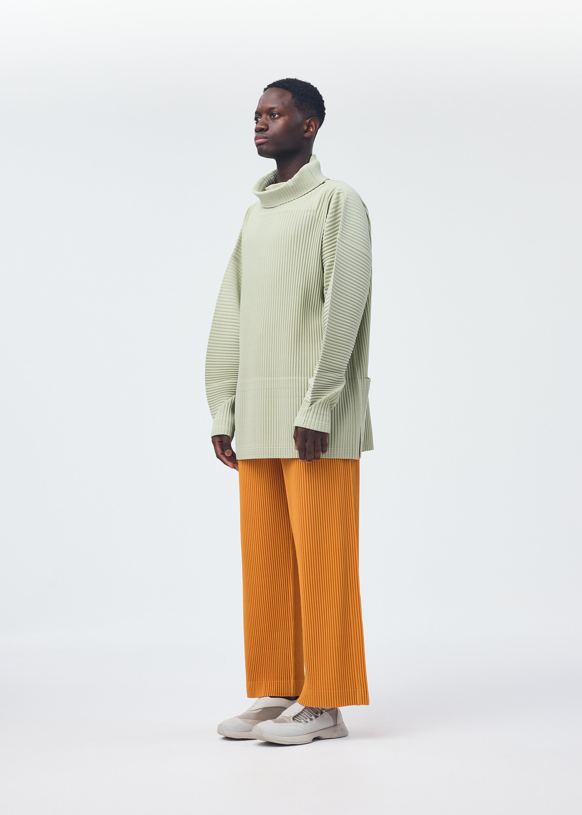 ISSEY MIYAKE me　ノースリーブシャツ　黒　サイズF　HR0710 ISSEY MIYAKE me ノースリーブシャツ 黒 サイズF HR0710 TOPS – ISSEY