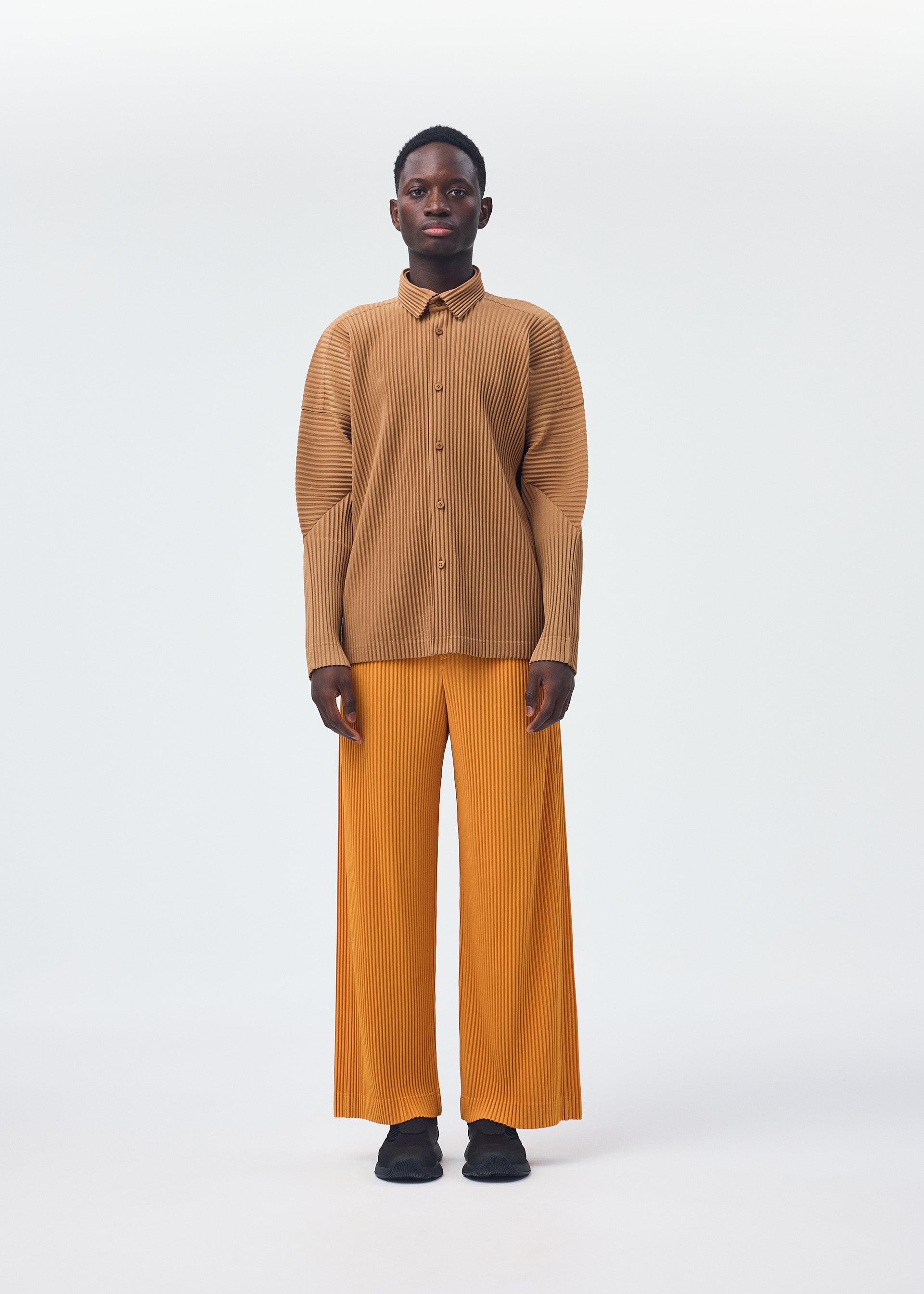 MONTHLY COLORS : OCTOBER Shirt Black – ISSEY MIYAKE EU