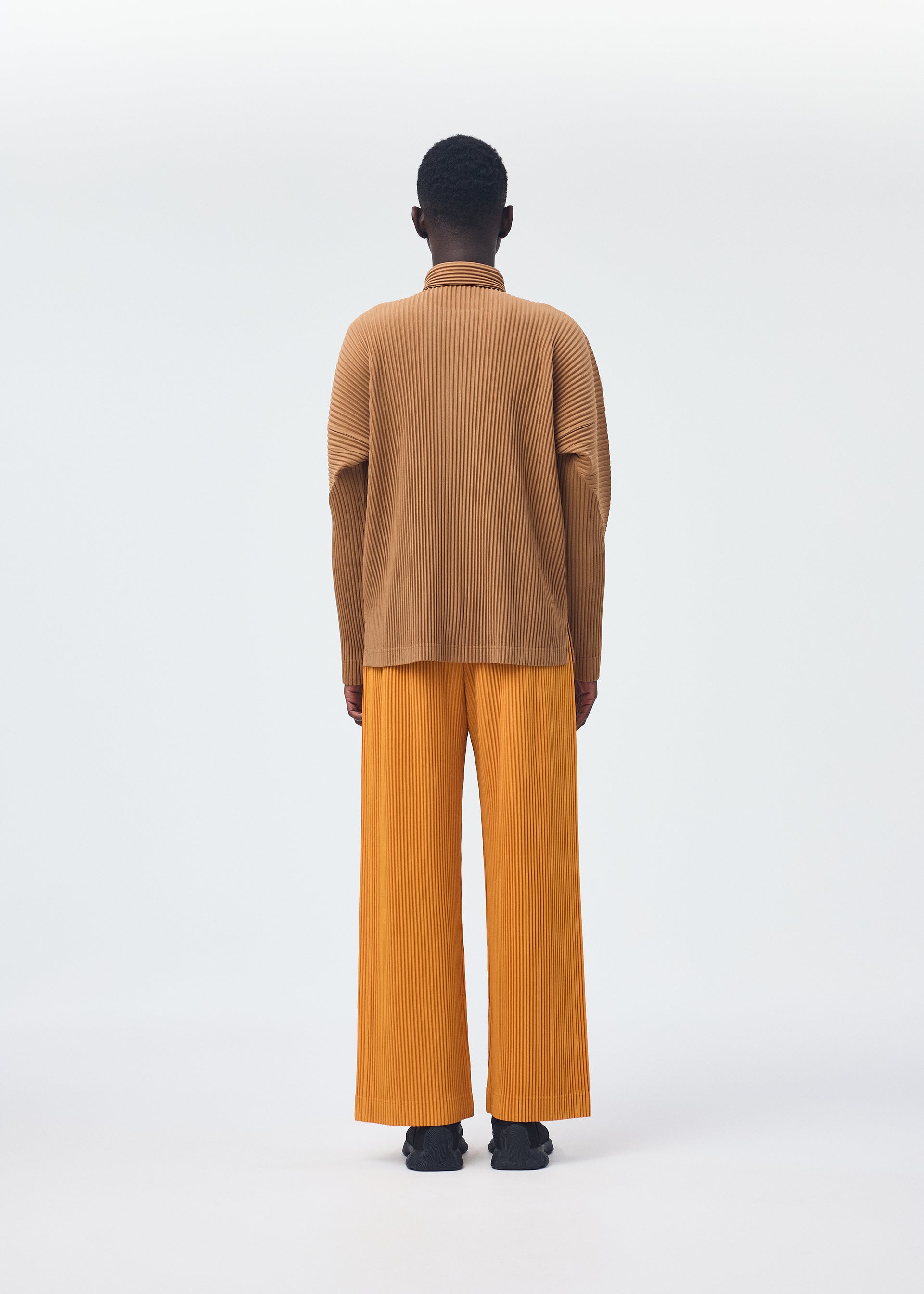 A model wears the Homme Plisse Issey Miyake MONTHLY COLORS : OCTOBER shirt.