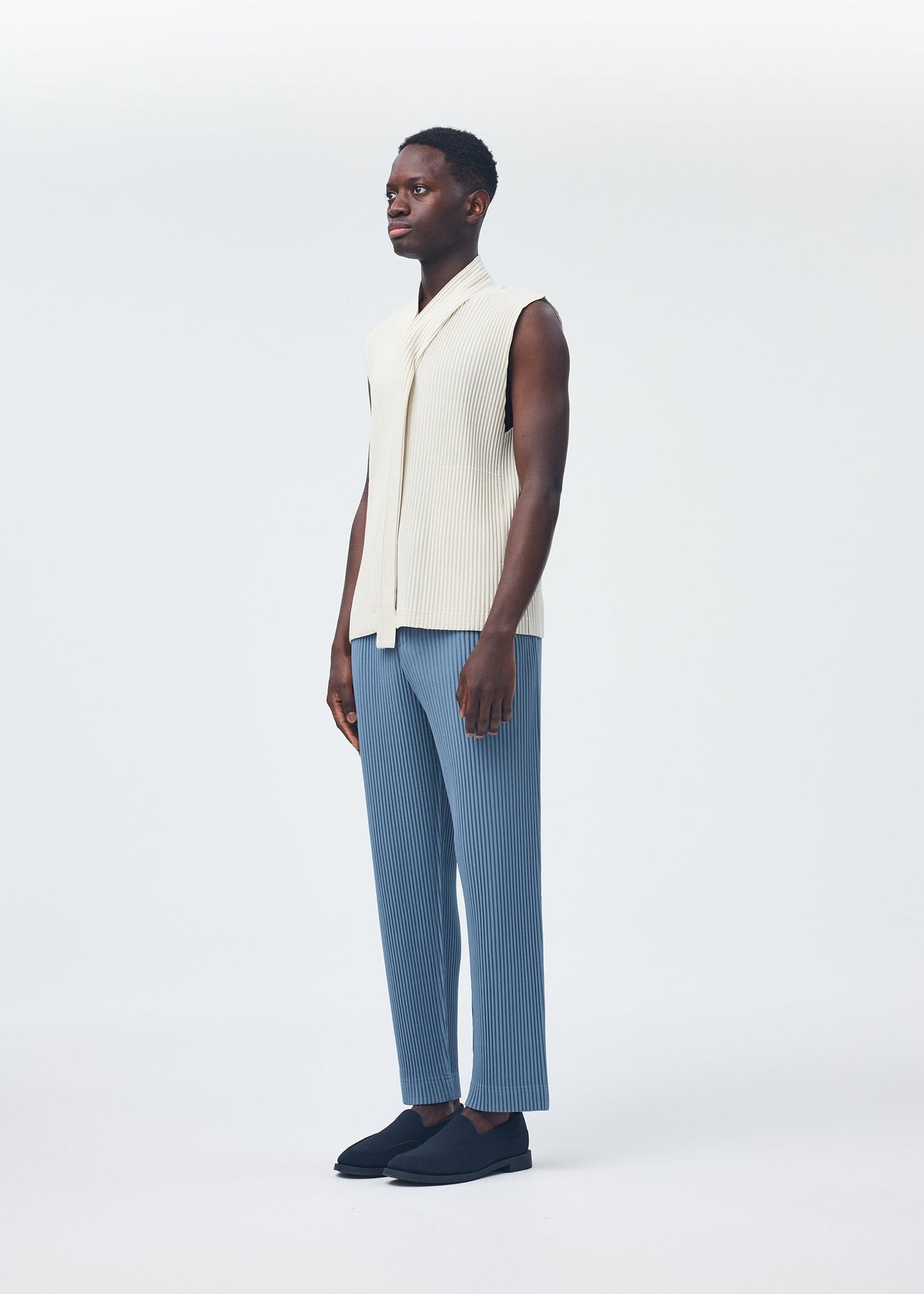 A model wears the Homme Plisse Issey Miyake MONTHLY COLORS : SEPTEMBER top.