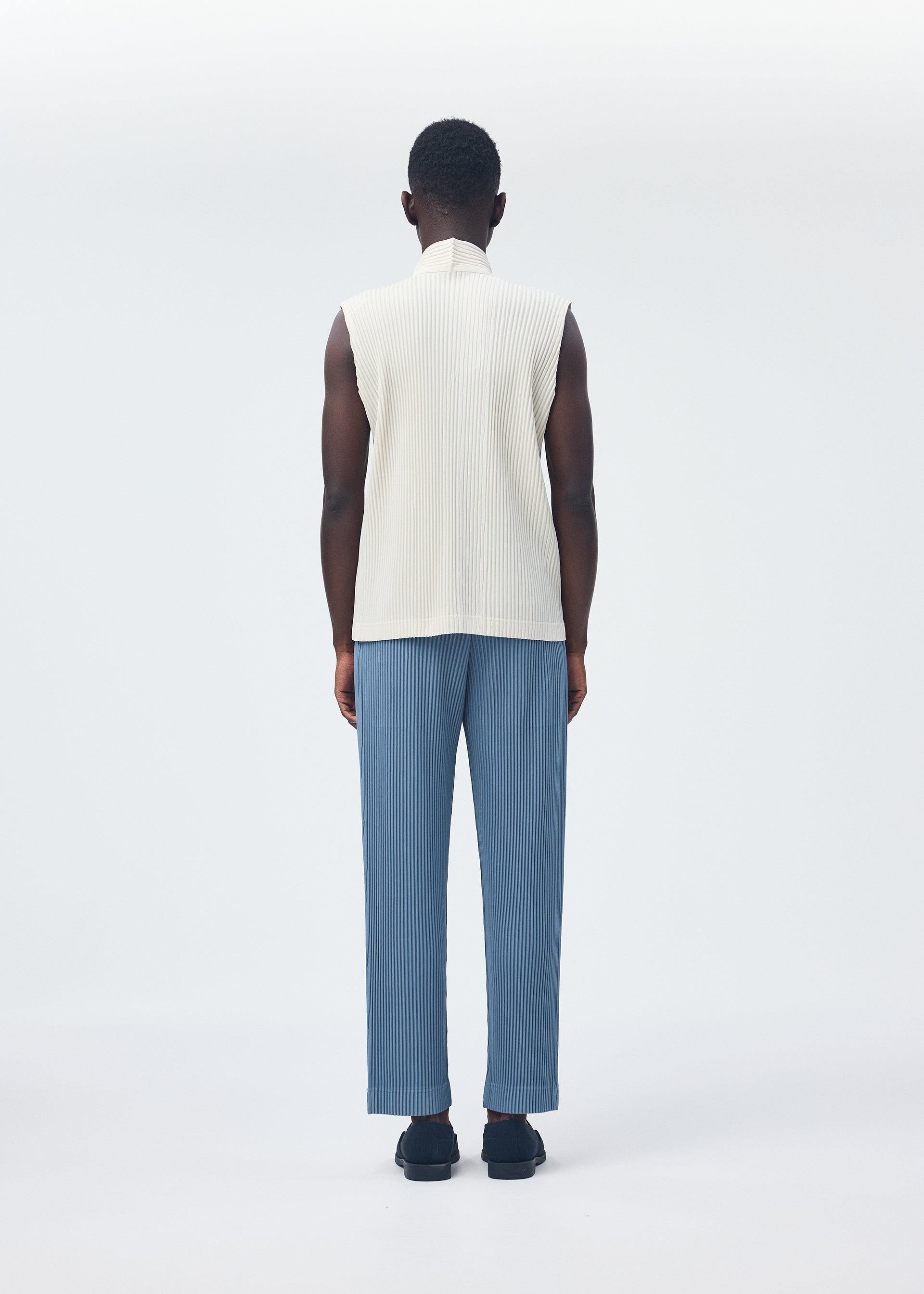 MONTHLY COLORS : SEPTEMBER Top Riverside Grey – ISSEY MIYAKE EU
