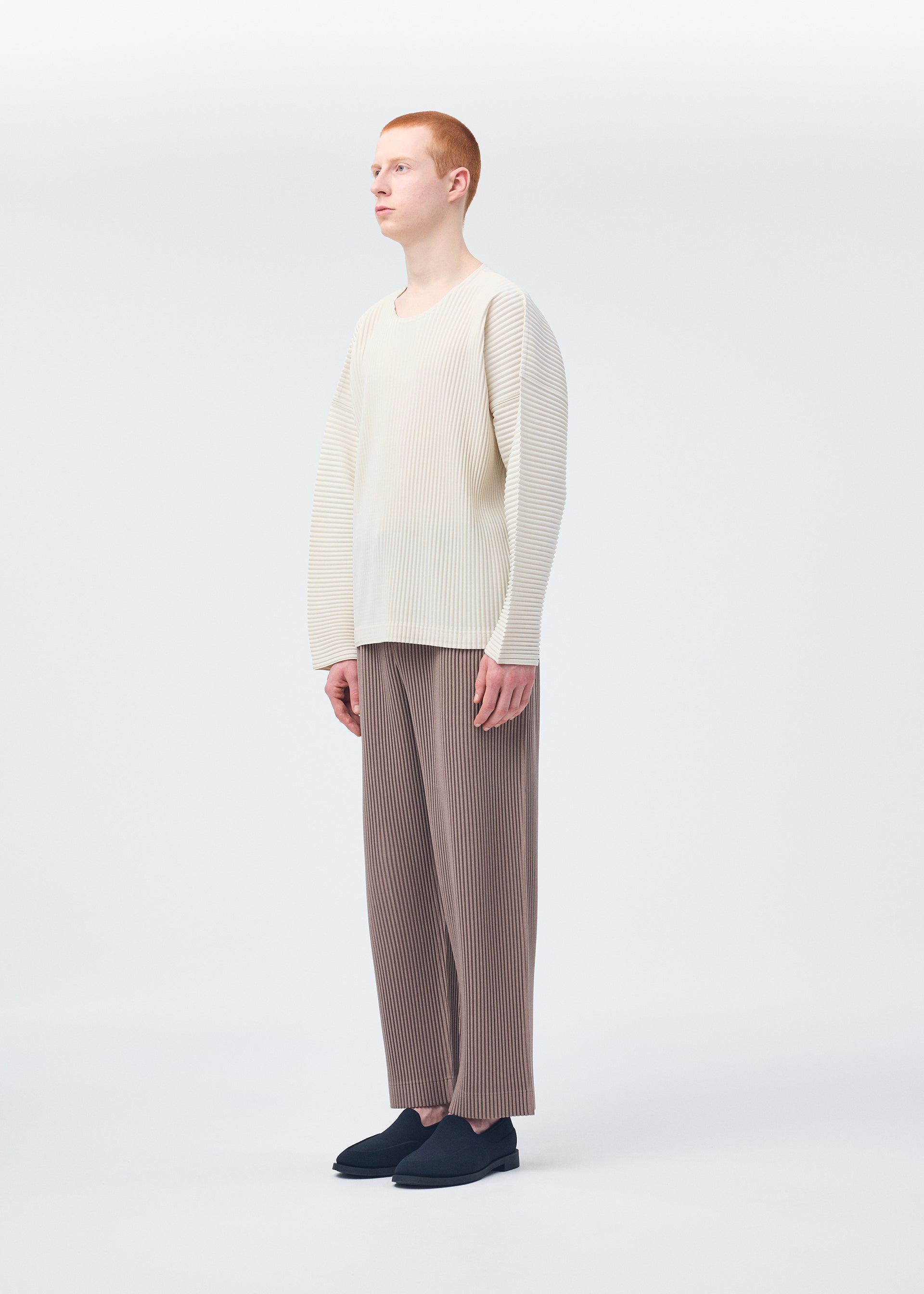 A model wears the Homme Plisse Issey Miyake MONTHLY COLORS : SEPTEMBER top.