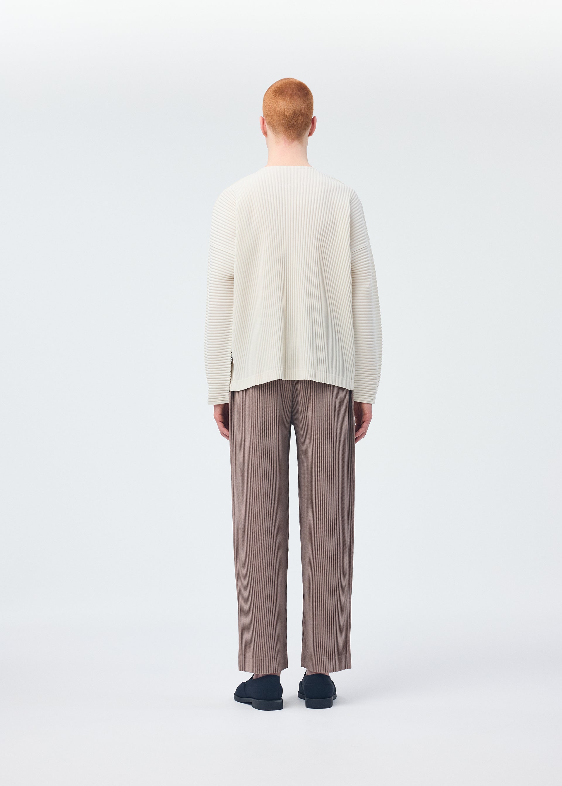 MONTHLY COLORS : SEPTEMBER Top Limestone White – ISSEY MIYAKE EU