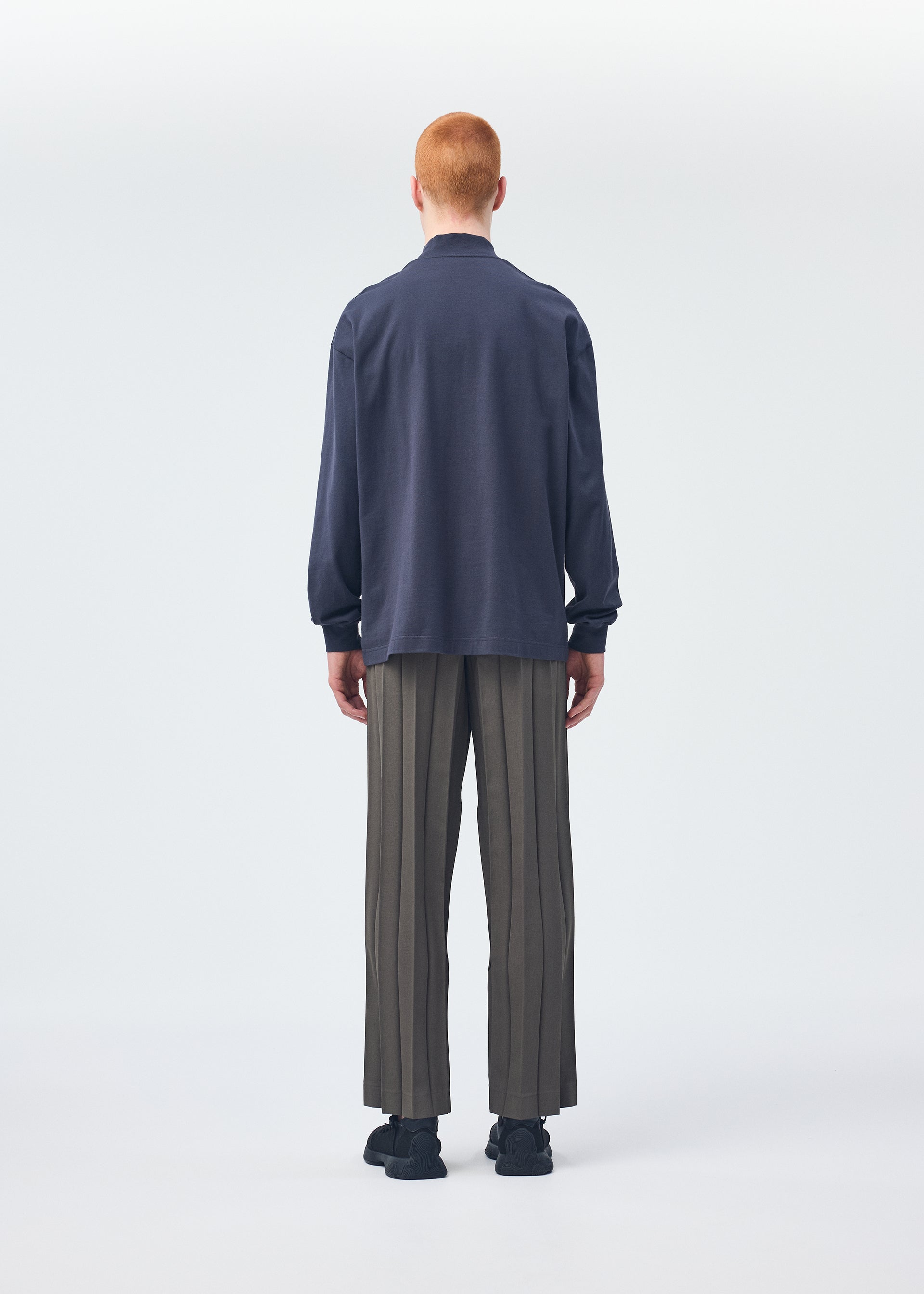 ISSEY MIYAKEイッセイミヤケシルバーグレーのタートルネックタンクトップ 32746268_63163283_600.jpg