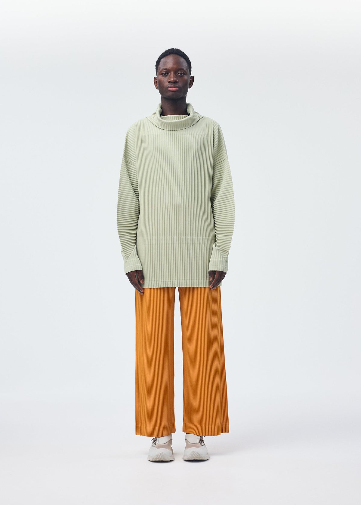 A model wears the HOMME PLISSÉ ISSEY MIYAKE MONTHLY COLORS OCTOBER top.
