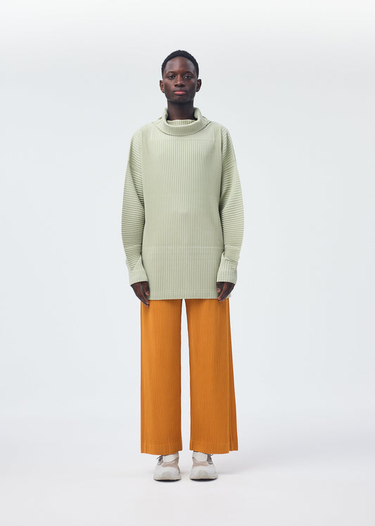 A model wears the HOMME PLISSÉ ISSEY MIYAKE MONTHLY COLORS OCTOBER top.