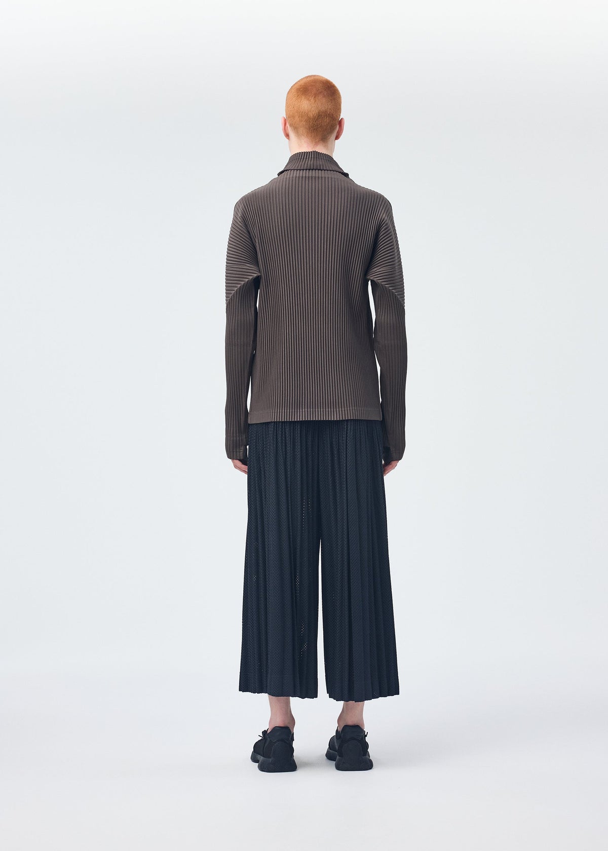 A model wears the Homme Plisse Issey Miyake MONTHLY COLORS : NOVEMBER top.