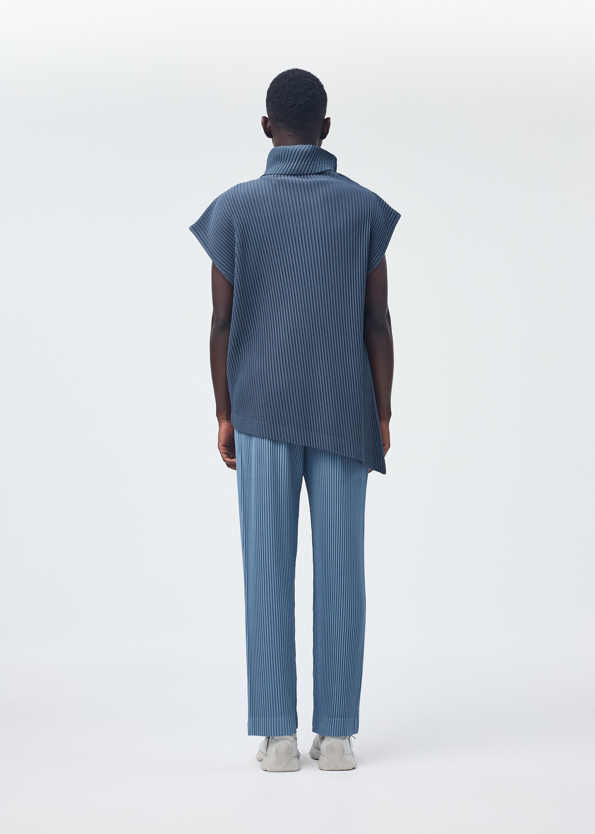 【HOMME PLISSÉ ISSEY MIYAKE】ANGULAR STONE ANGULAR STONE Top Chert Blue – ISSEY MIYAKE EU