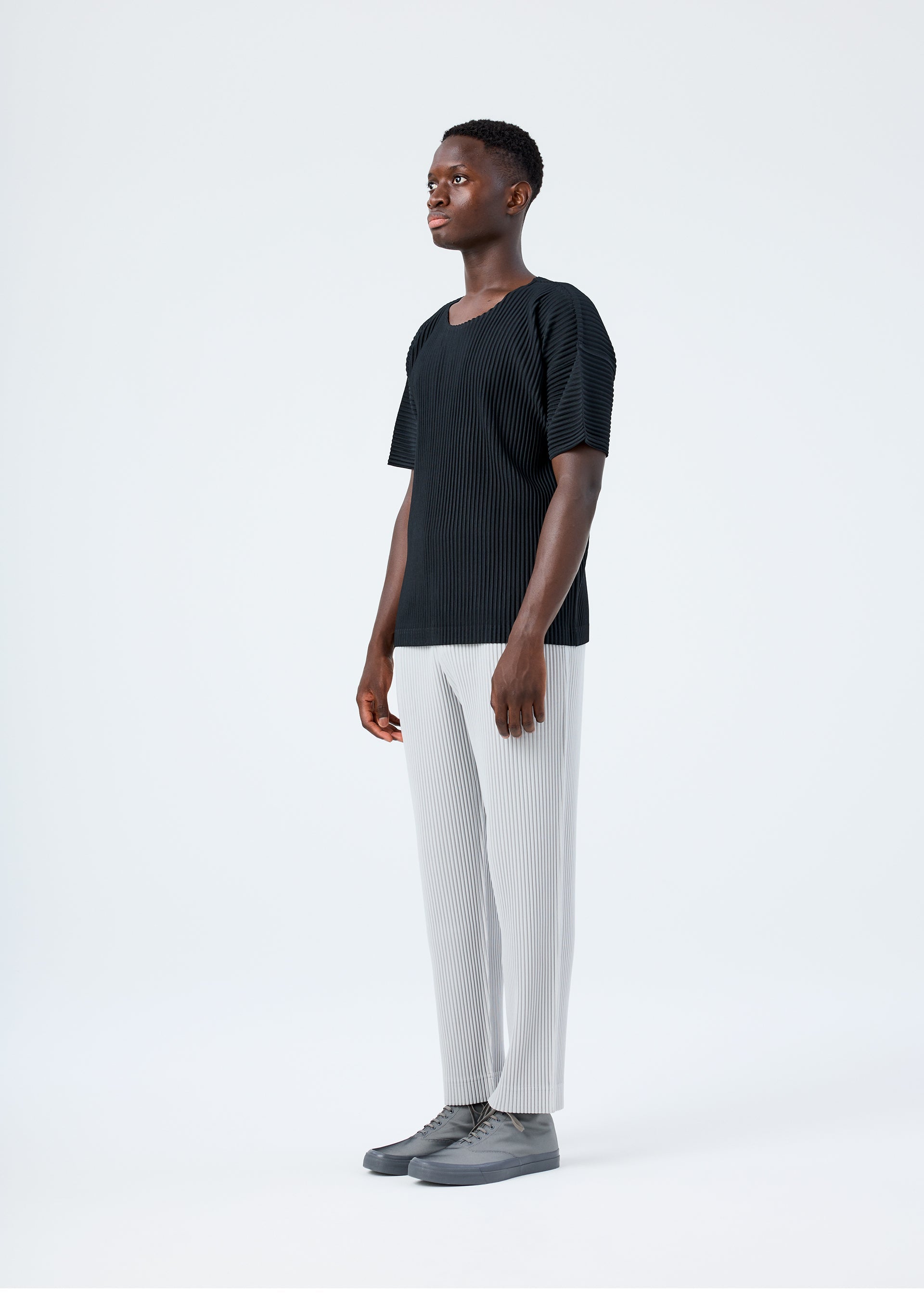 BASICS Trousers Black – ISSEY MIYAKE EU