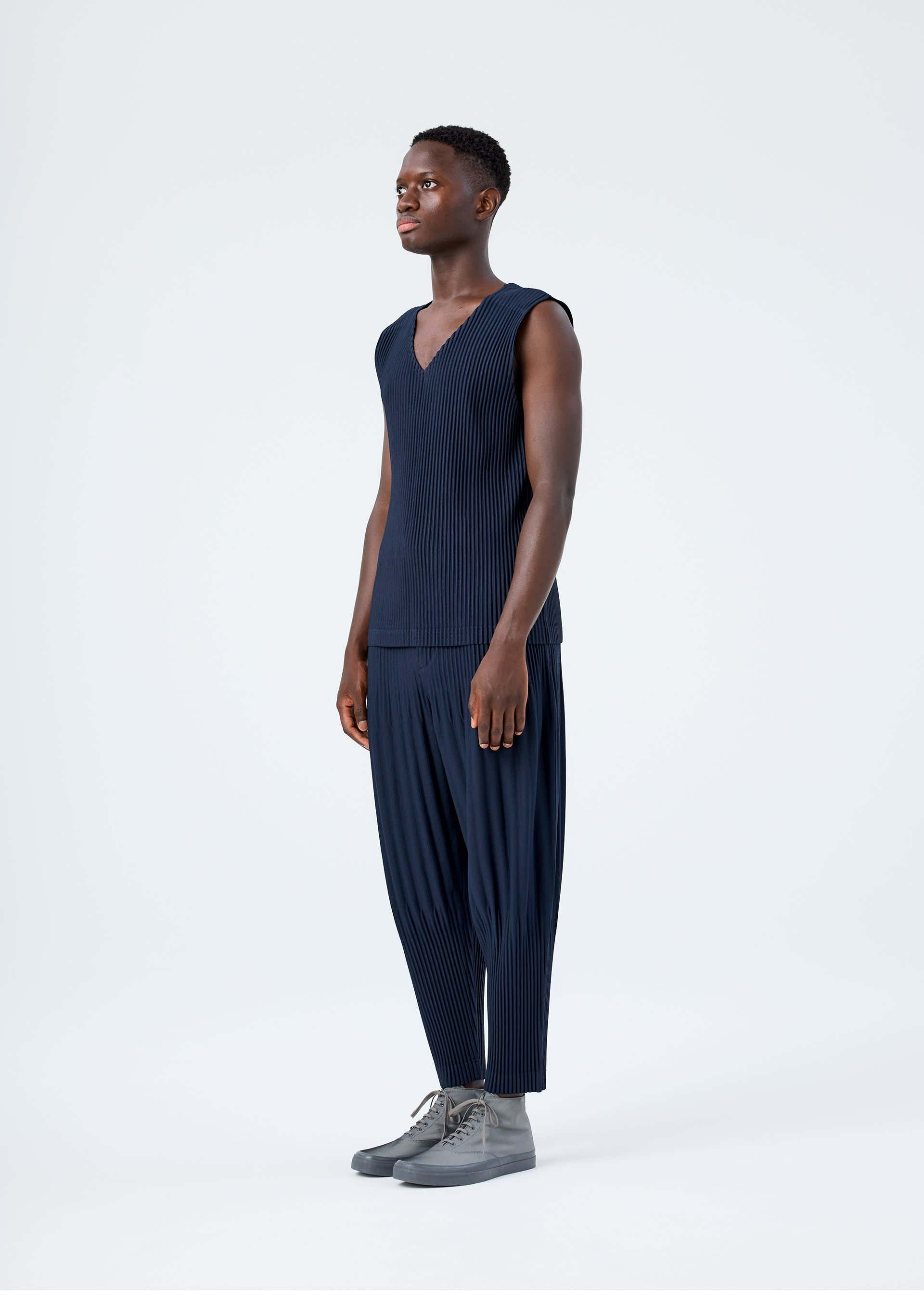 BASICS Trousers Black – ISSEY MIYAKE EU