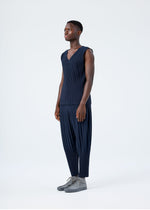 A model wears the HOMME PLISSÉ ISSEY MIYAKE BASICS basics-trousers-black-4-fw26.