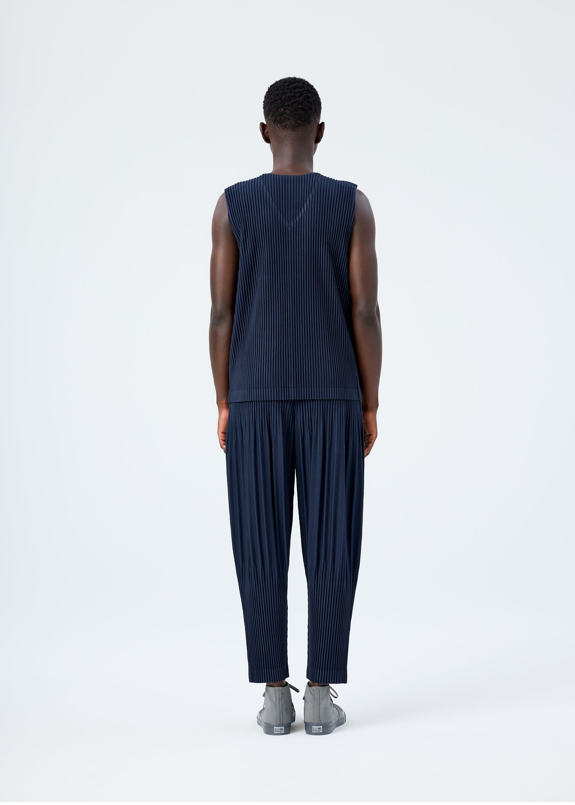 BASICS Trousers Black – ISSEY MIYAKE EU