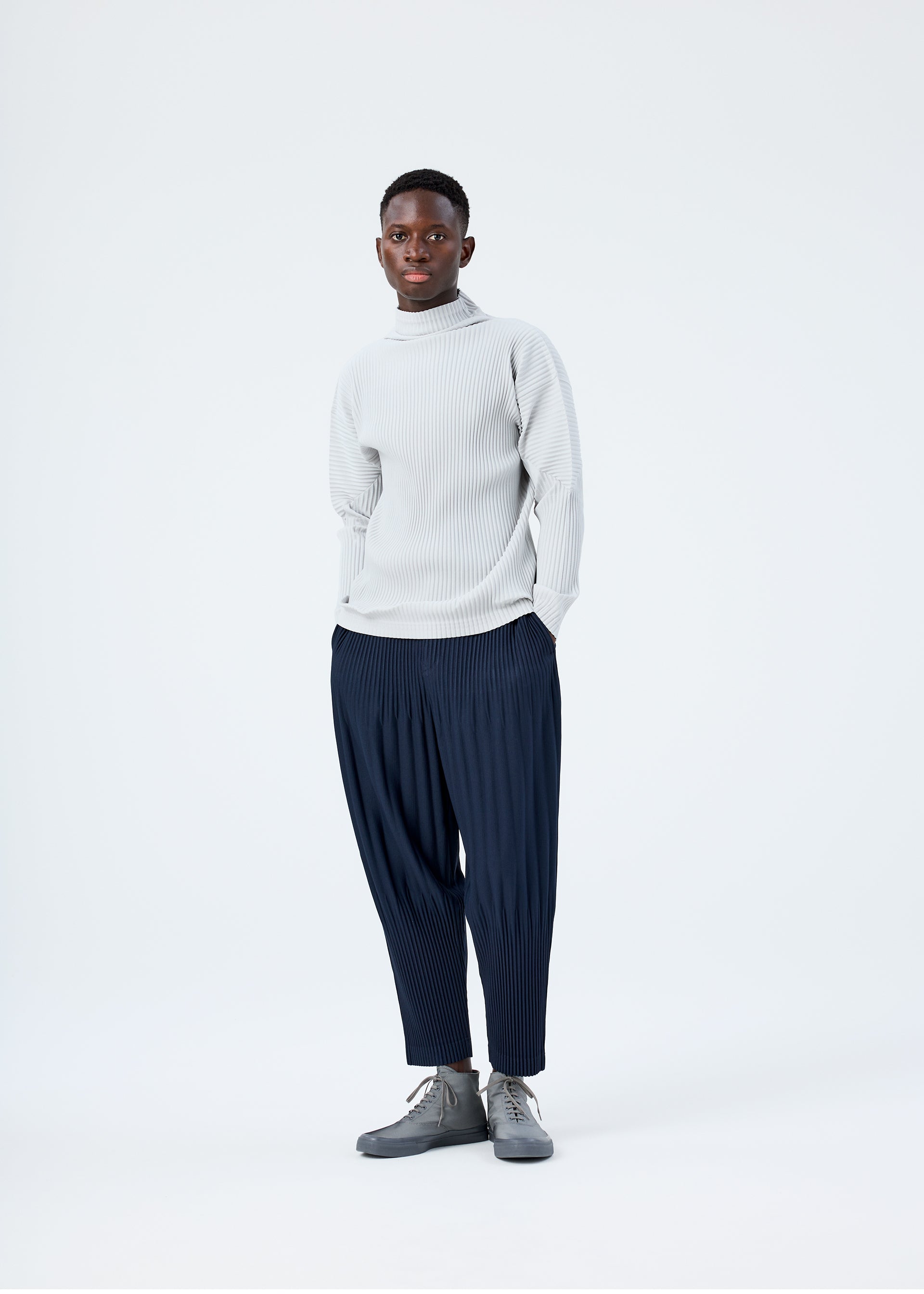 BASICS Top Black – ISSEY MIYAKE EU