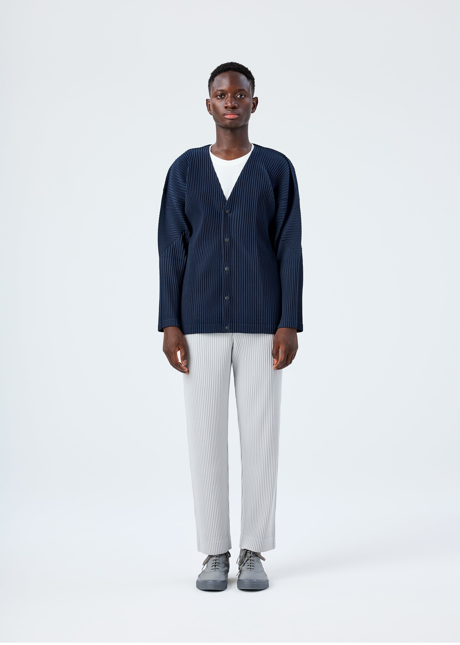 【イナ】ISSEY MIYAKE リネン混 Vネック カーディガンサイズ2 BASICS Cardigan Navy – ISSEY MIYAKE EU