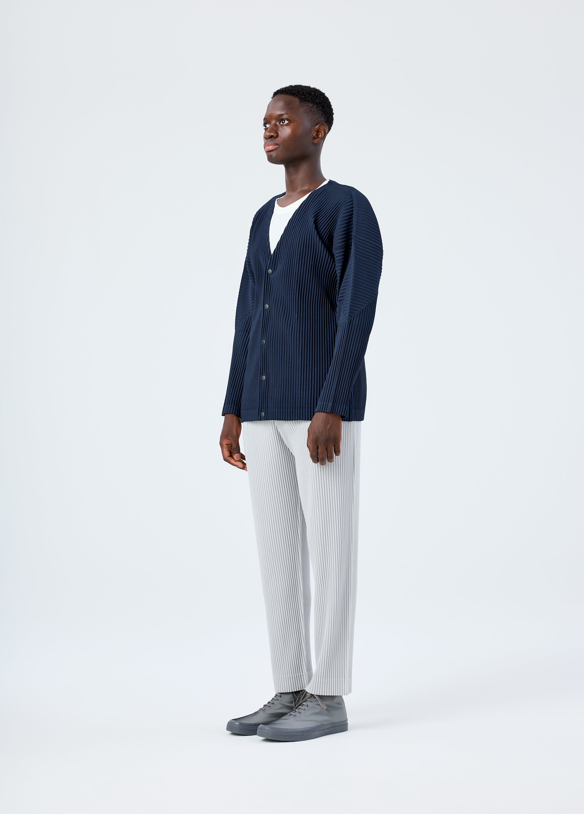 【イナ】ISSEY MIYAKE リネン混 Vネック カーディガンサイズ2 BASICS Cardigan Navy – ISSEY MIYAKE EU