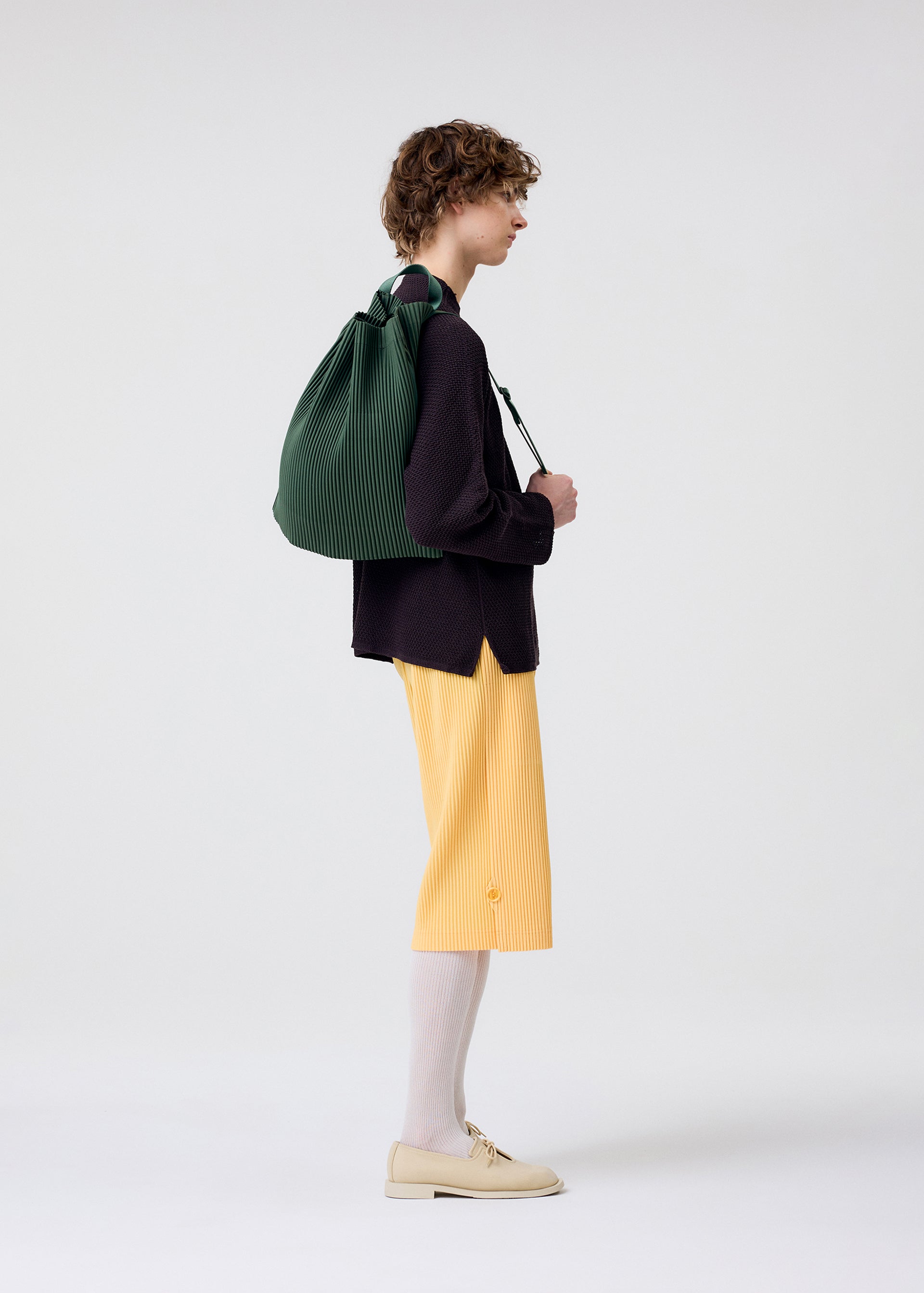 DRAWSTRING PLEATS BAG Shoulder Bag Duomo Door Green – ISSEY MIYAKE EU