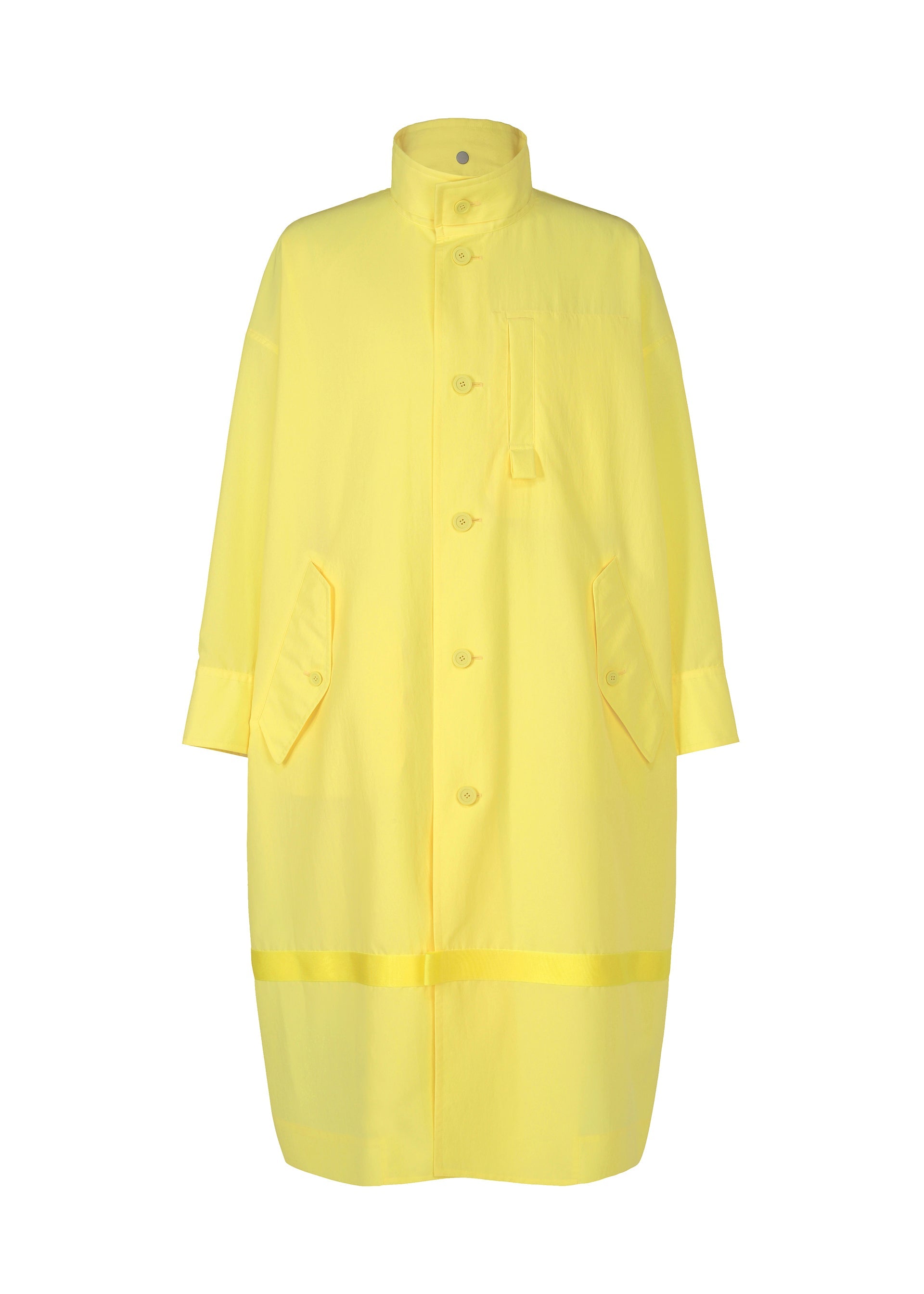 A detail shot of the HOMME PLISSE ISSEY MIYAKE CARRIER CARRIED prêt à porter.