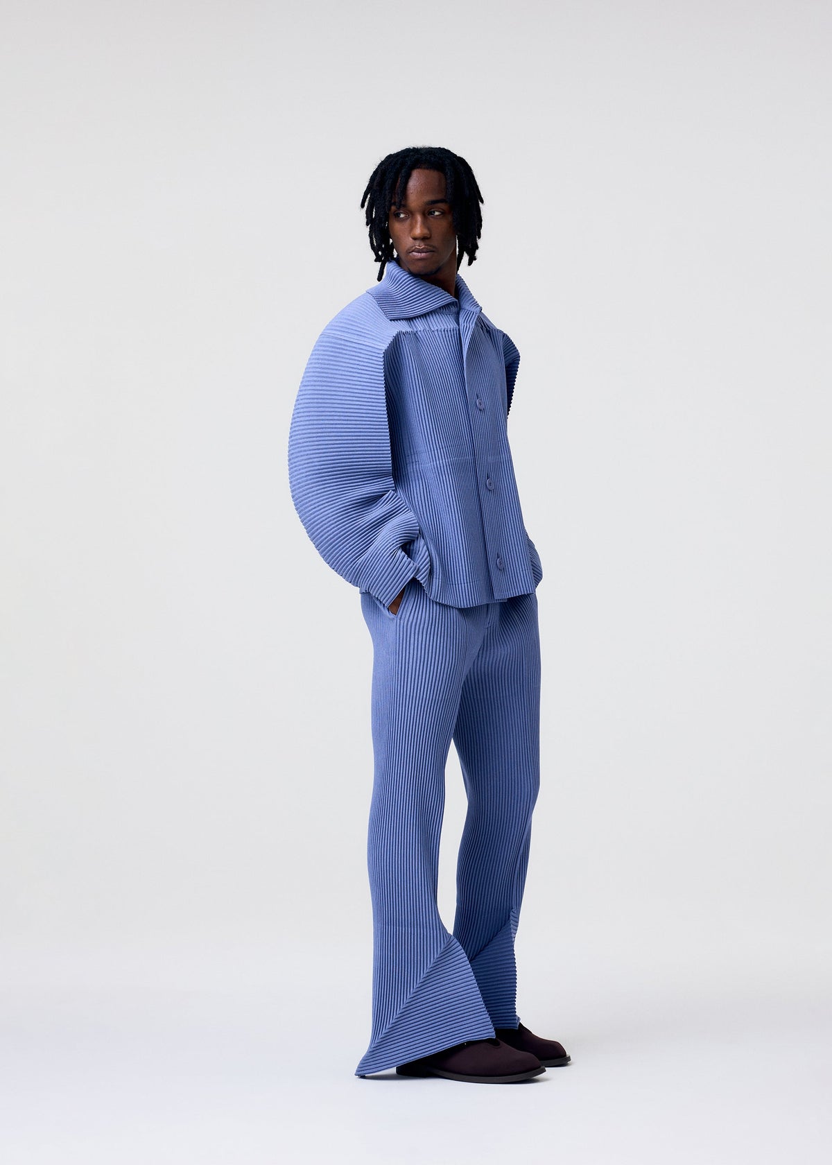 A model wears the Homme Plisse Issey Miyake LINEN LIKE jacket.