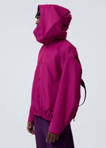 A model wears the HOMME PLISSE ISSEY MIYAKE CARRIER CARRIED prêt à porter.