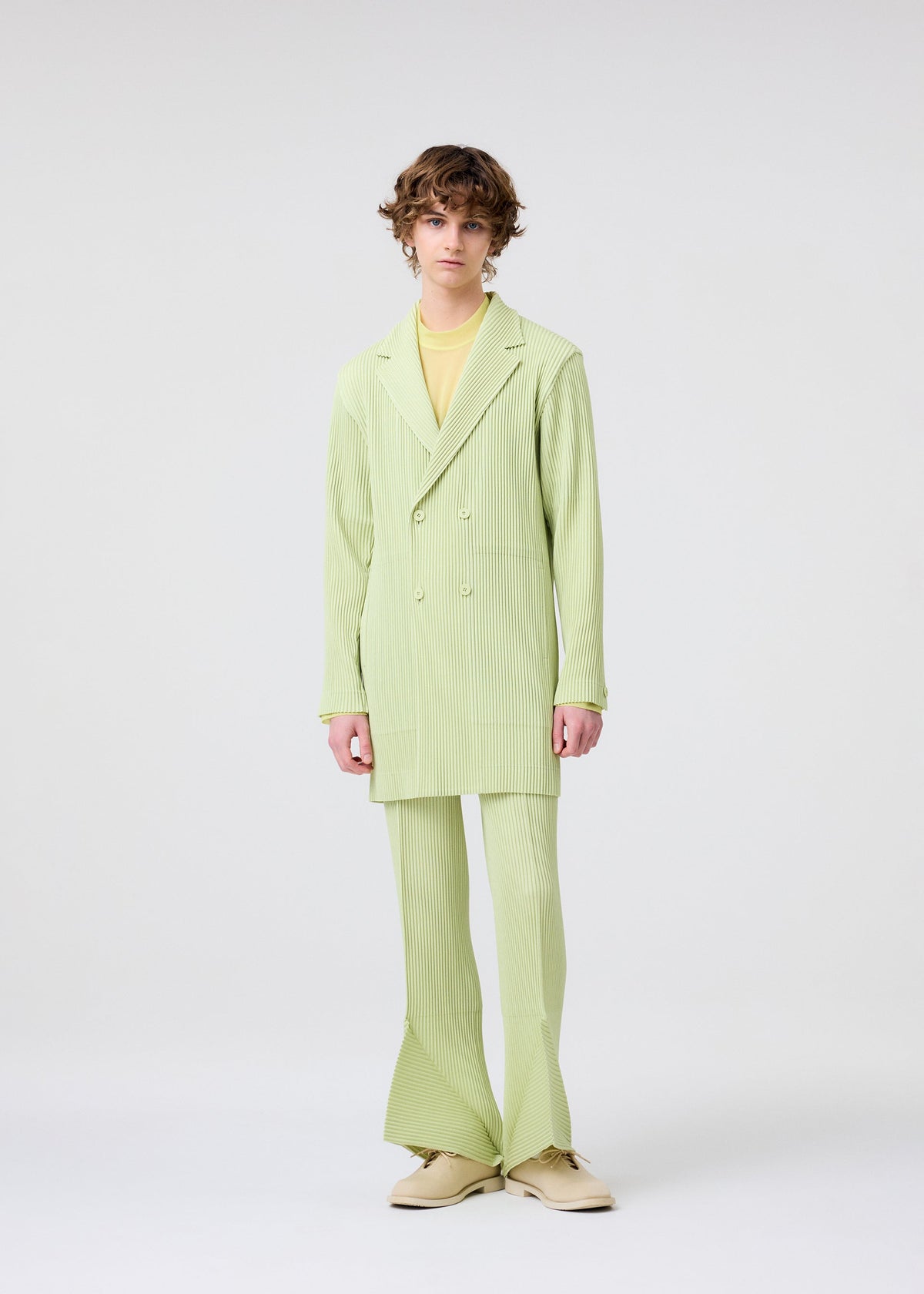 A model wears the Homme Plisse Issey Miyake LINEN LIKE jacket.