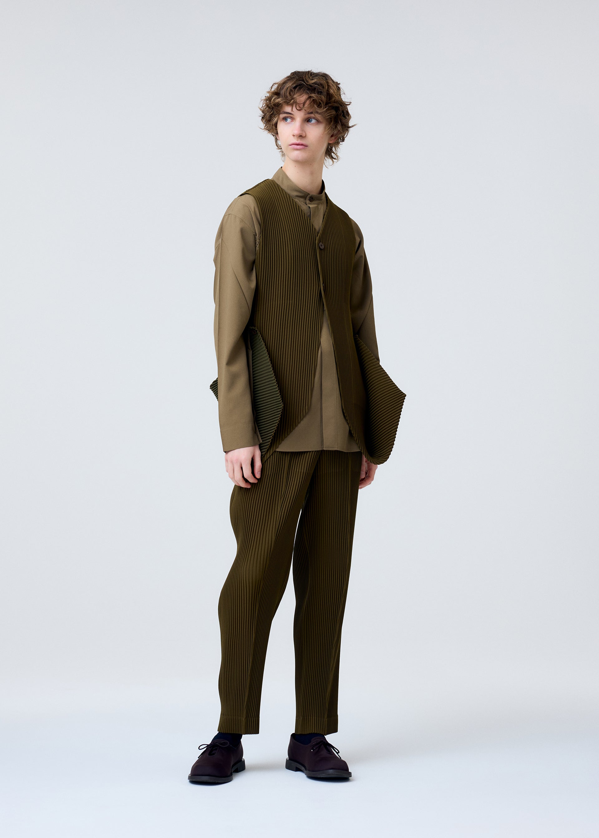 TUXEDO PLEATS Vest Black – ISSEY MIYAKE EU