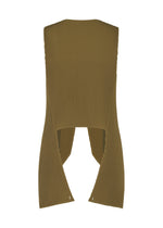 A detail shot of the Homme Plisse Issey Miyake TUXEDO PLEATS prêt à porter.