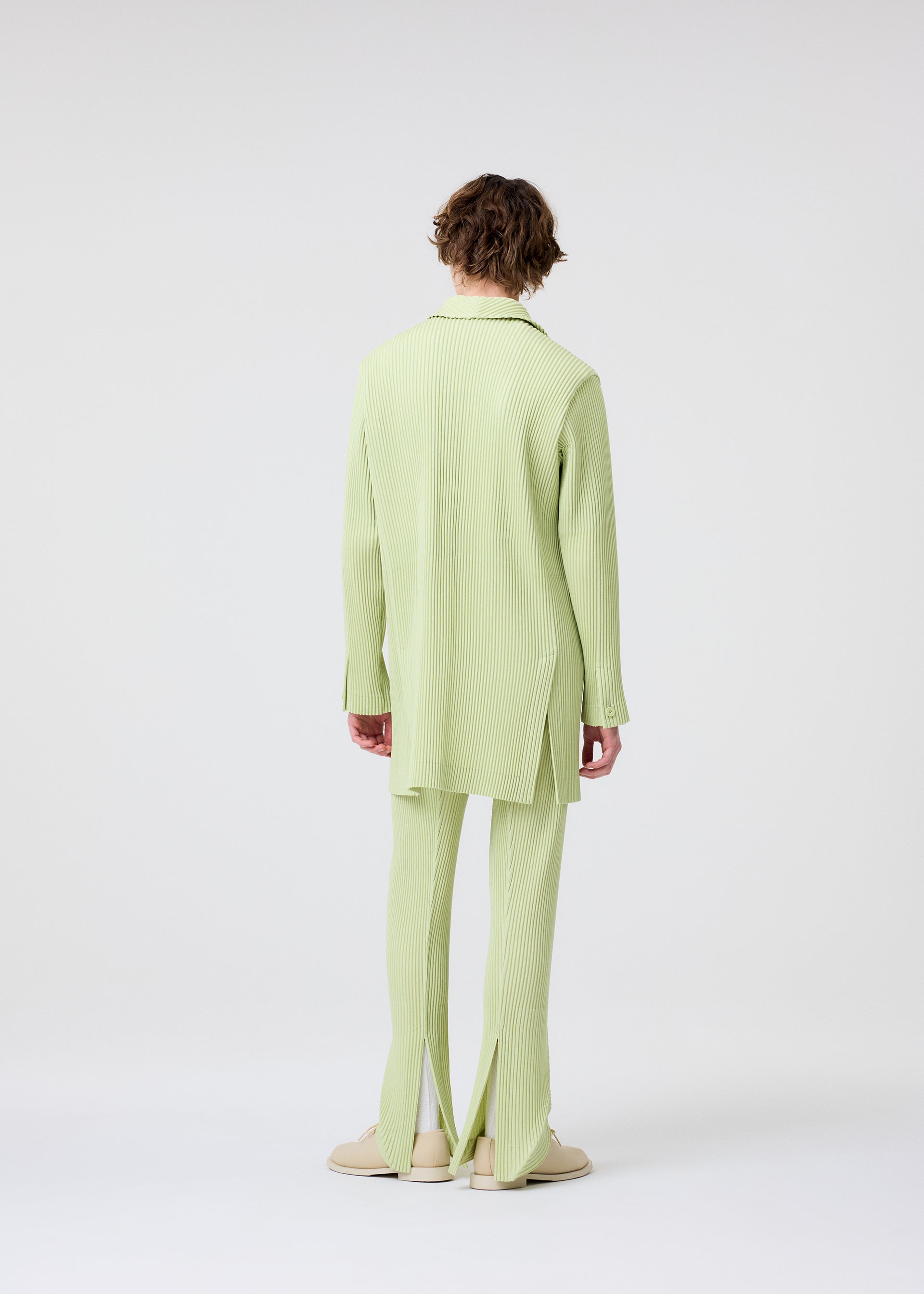 A model wears the Homme Plisse Issey Miyake LINEN LIKE pants.
