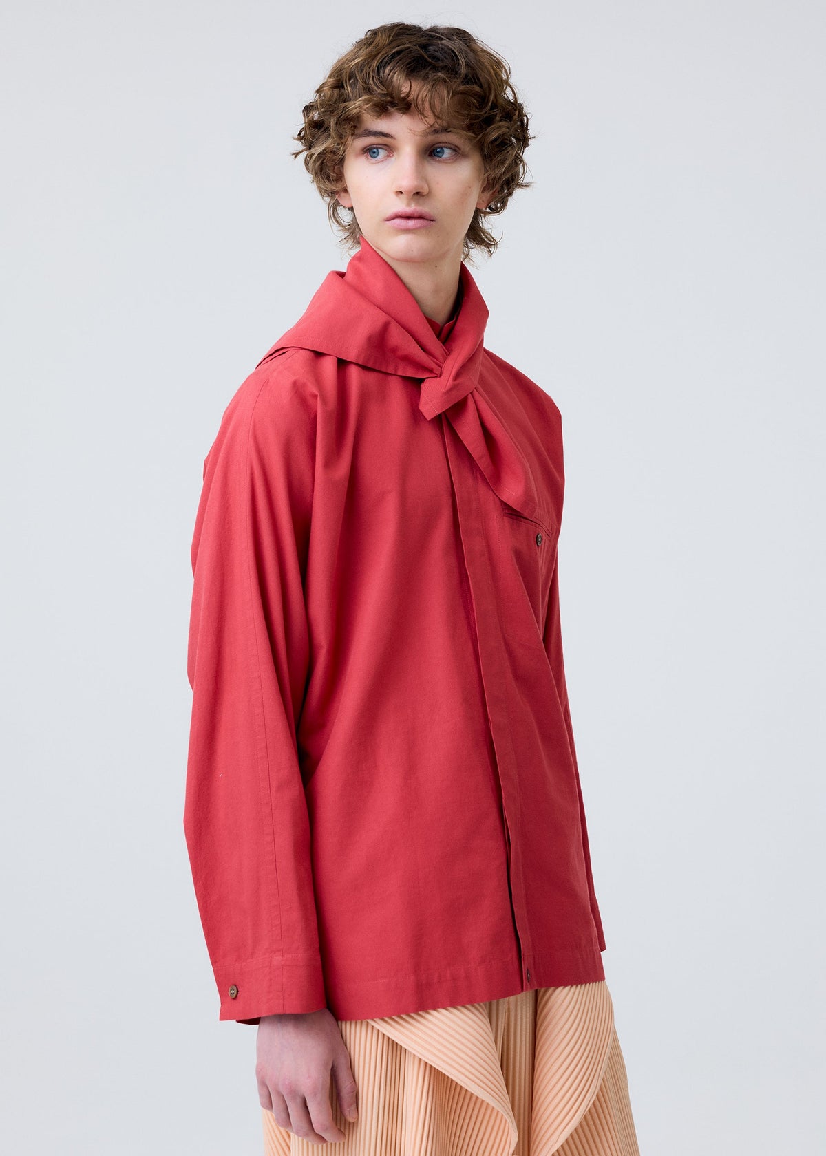 A model wears the HOMME PLISSE ISSEY MIYAKE STREAMLINE SHIRT prêt à porter.