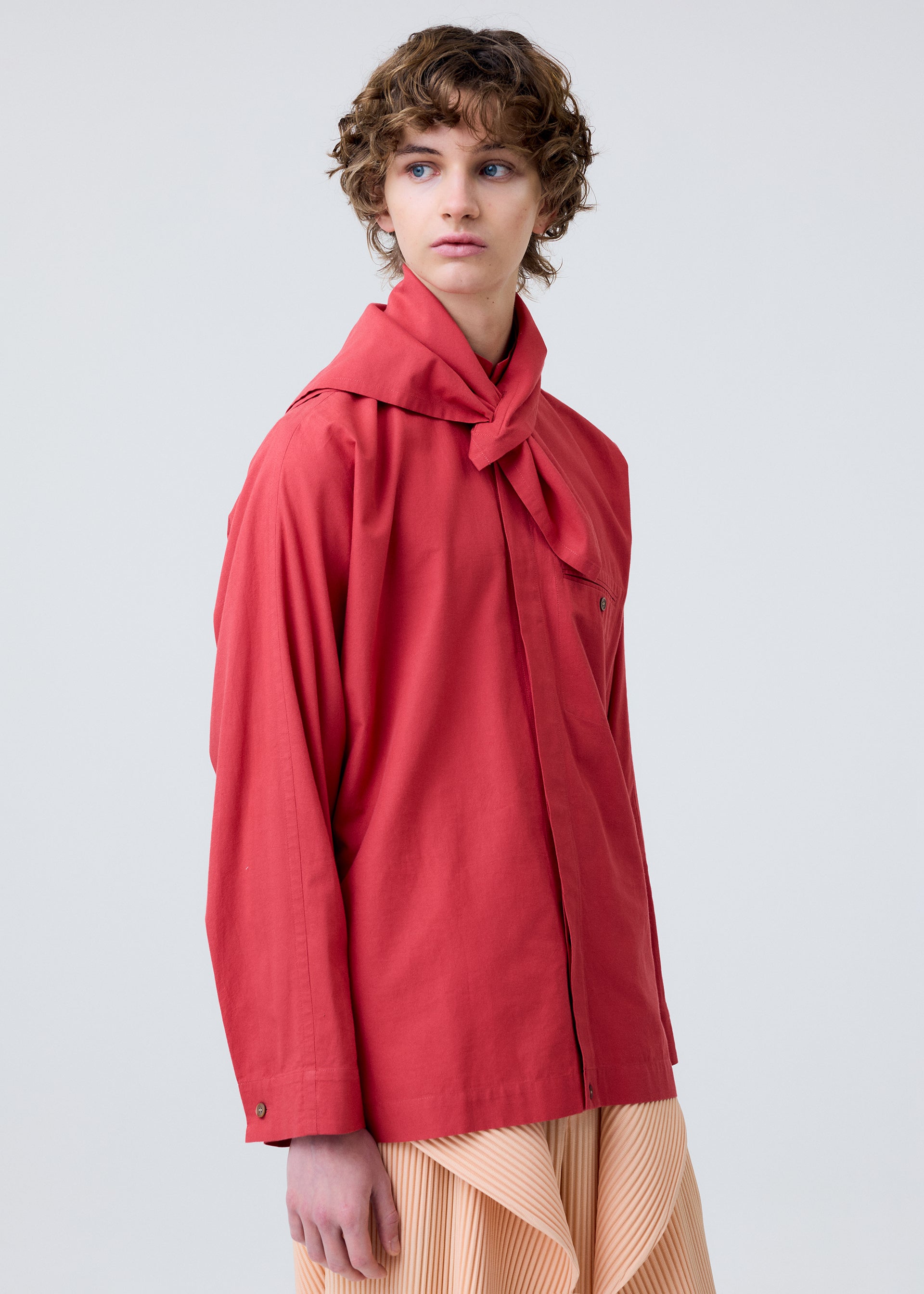 A model wears the HOMME PLISSE ISSEY MIYAKE STREAMLINE SHIRT prêt à porter.