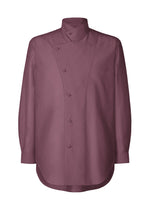 A product shot of the HOMME PLISSE ISSEY MIYAKE CRYSTALLINE WOOL BLEND prêt à porter in purple (81).