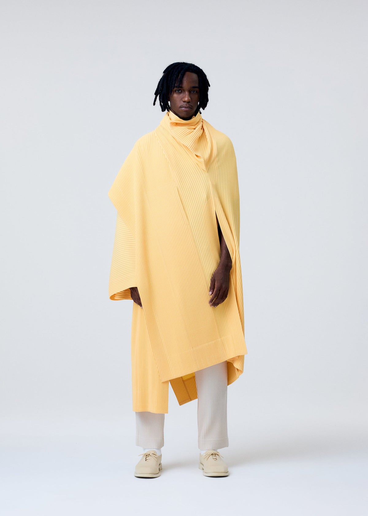 A model wears the Homme Plisse Issey Miyake WEAR OR WRAP prêt à porter.