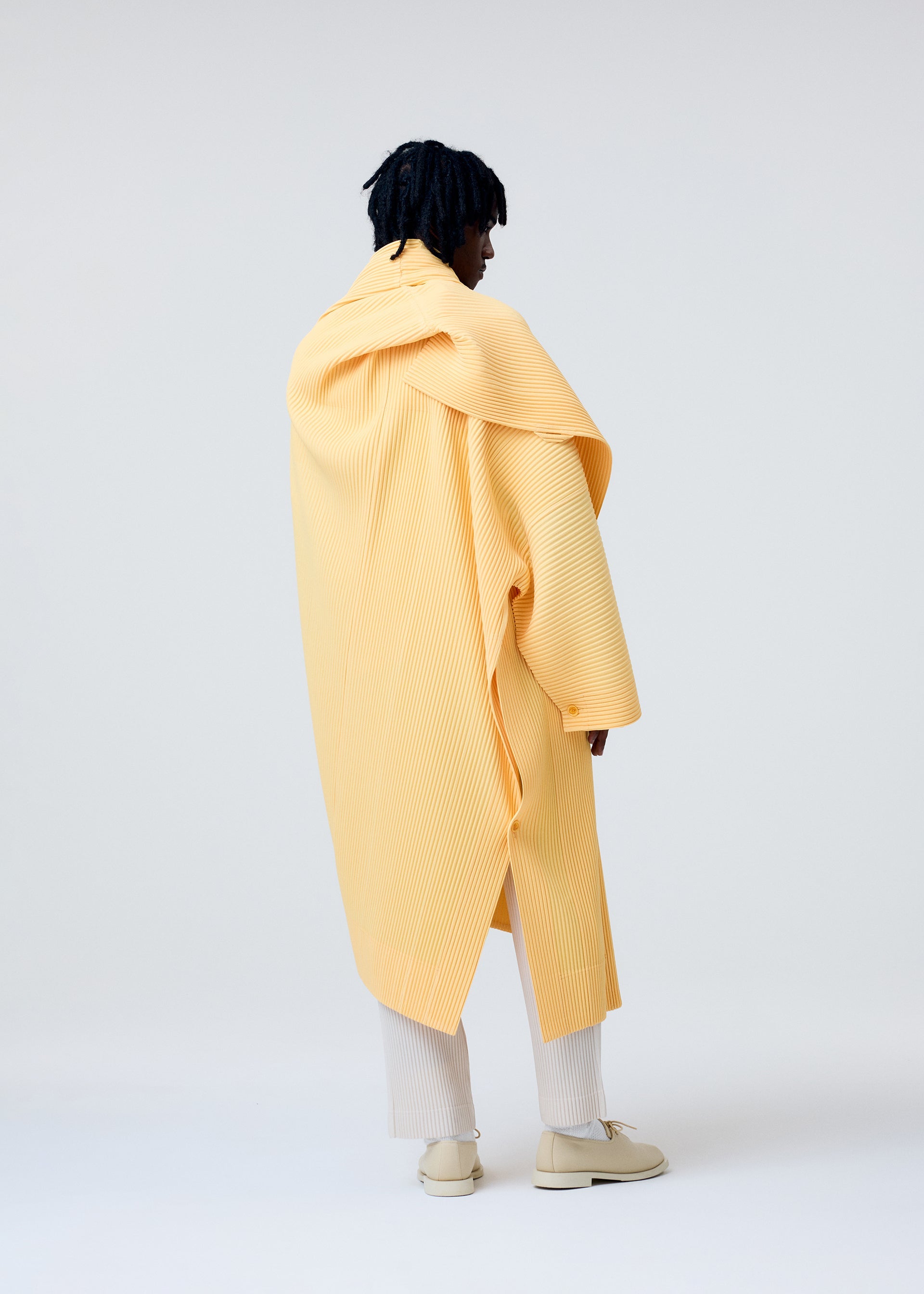 WEAR OR WRAP Coat Eggplant Black – ISSEY MIYAKE EU