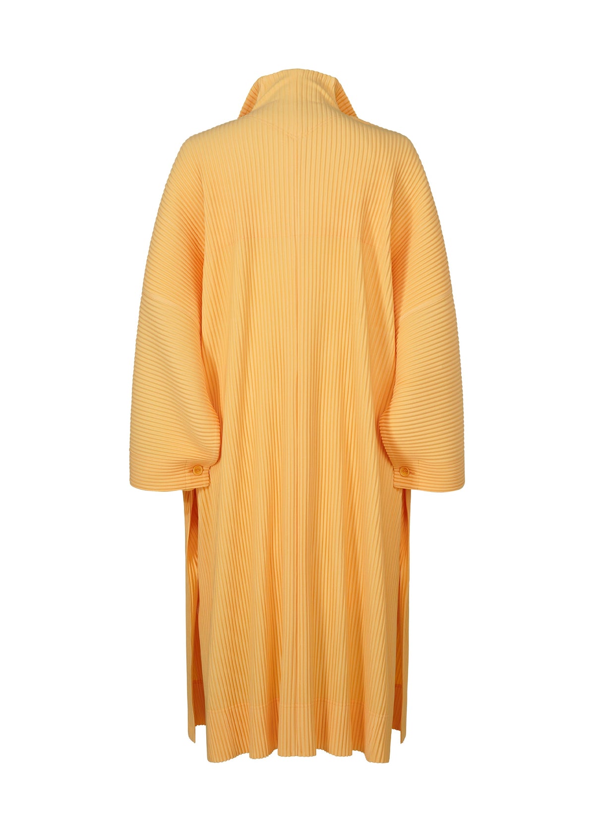 A detail shot of the Homme Plisse Issey Miyake WEAR OR WRAP prêt à porter.