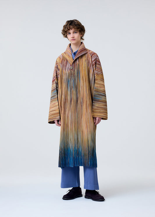 A model wears the Homme Plisse Issey Miyake PAINT BRUSH CLOSE UP prêt à porter.