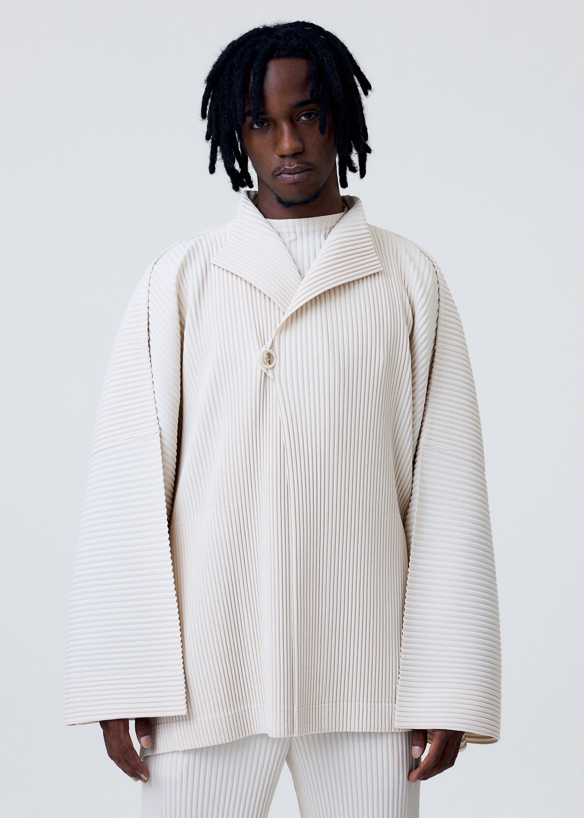 A model wears the Homme Plisse Issey Miyake WEAR OR WRAP prêt à porter.