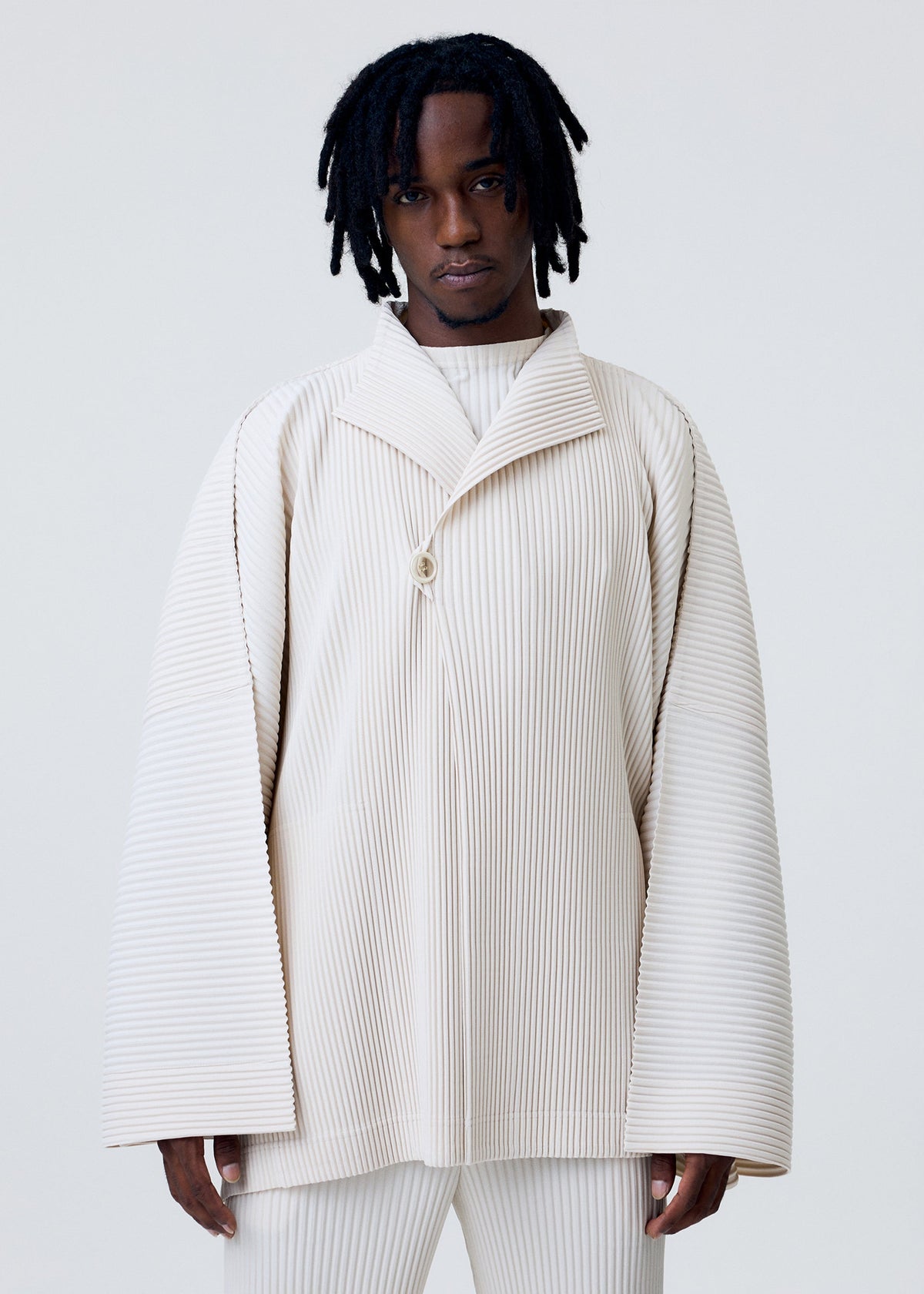 A model wears the Homme Plisse Issey Miyake WEAR OR WRAP prêt à porter.