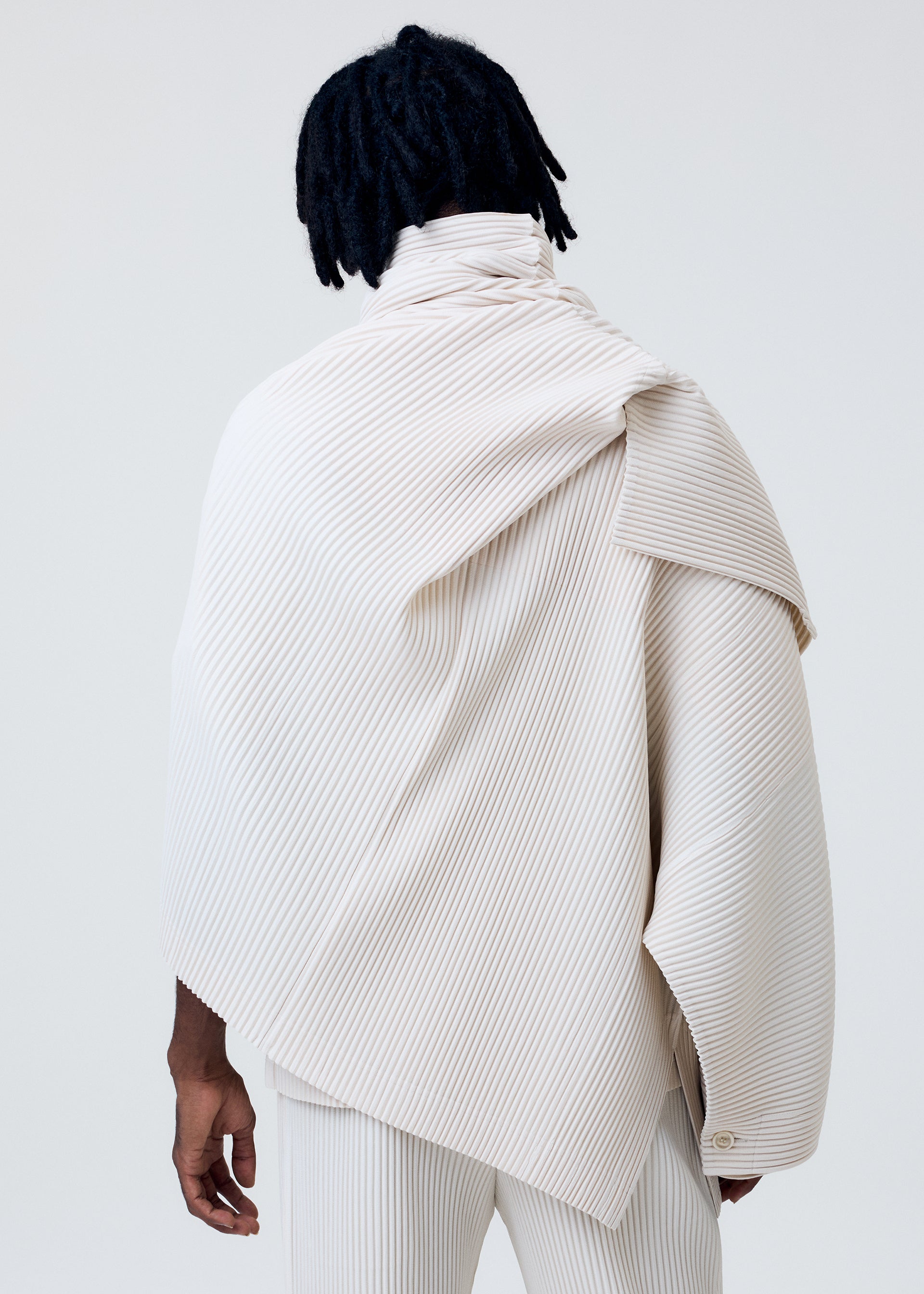 A model wears the Homme Plisse Issey Miyake WEAR OR WRAP prêt à porter.